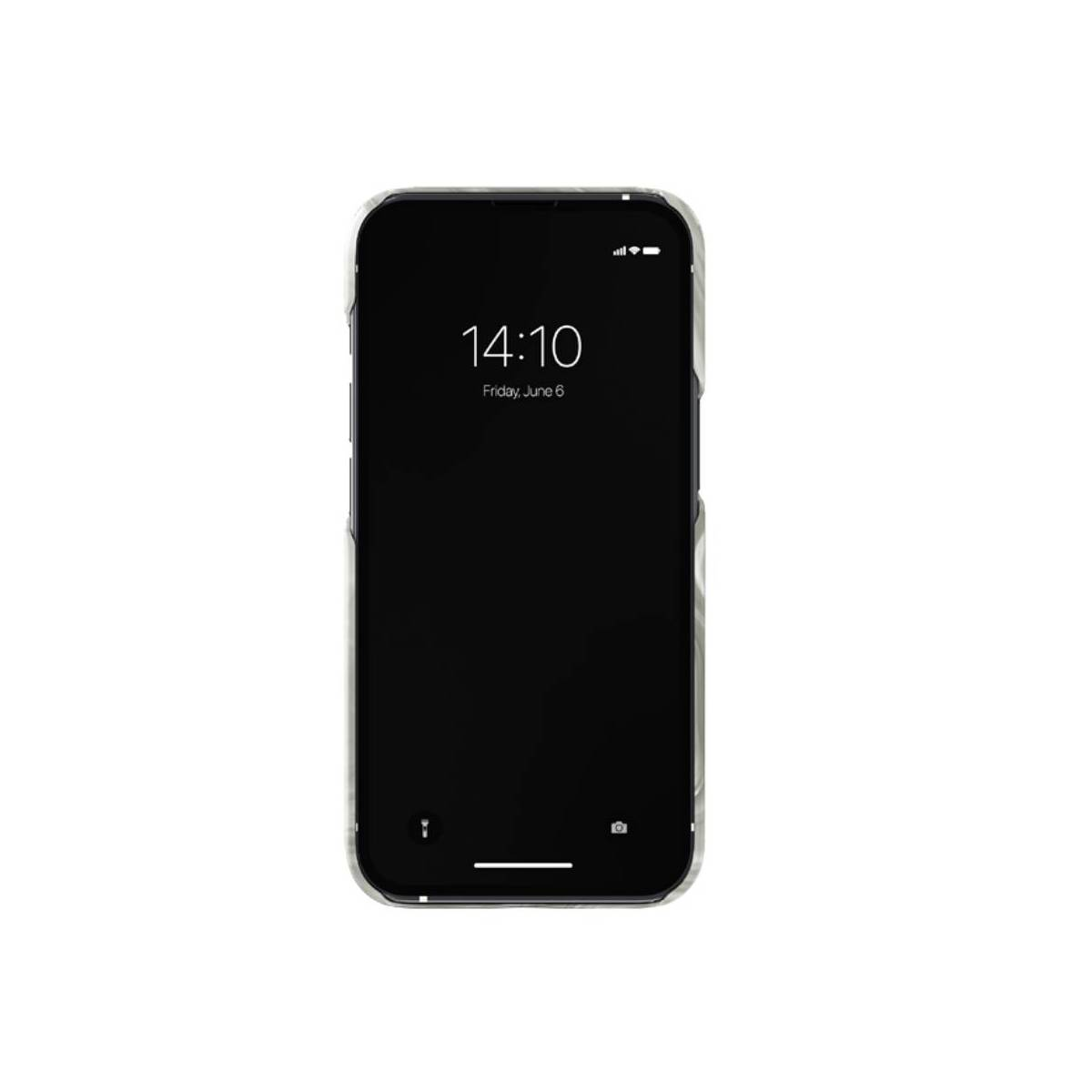 Primo piano di un telefono con schermo nero. Ora e data sono visualizzate. Sfondo bianco.