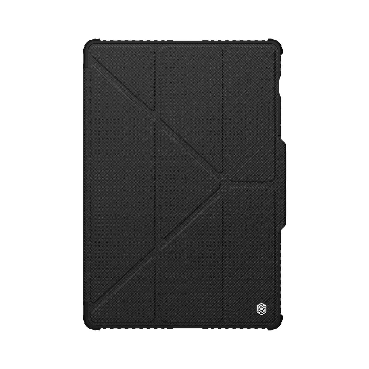 Una custodia nera per tablet. La custodia è chiusa, mostrando una superficie strutturata con design.