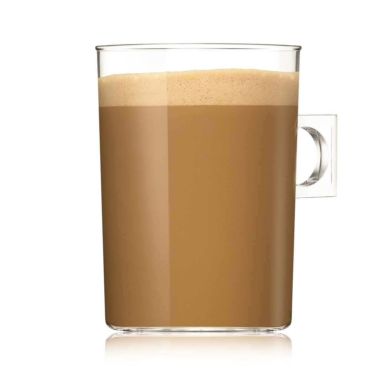 Ein hohes Glas mit Henkel, gefüllt mit einem hellbraunen Kaffeegetränk mit Schaum oben drauf.