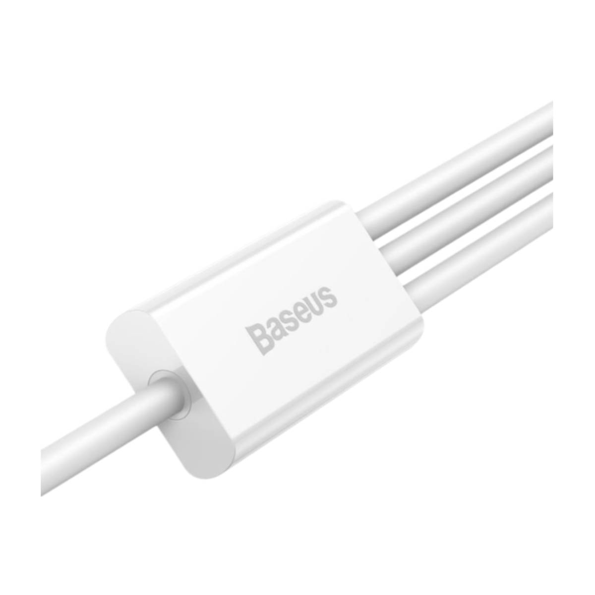 Witte oplaadkabel met een Baseus-connector. Drie dunnere kabels komen samen in de connector. Witte achtergrond.