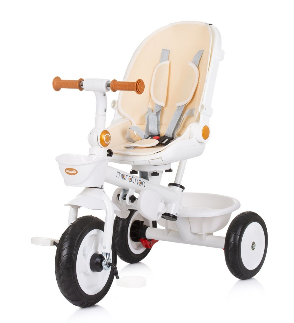Ein weißes und cremefarbenes Dreirad mit cremefarbenem Sitz und Lenker. Es ist für kleine Kinder konzipiert.