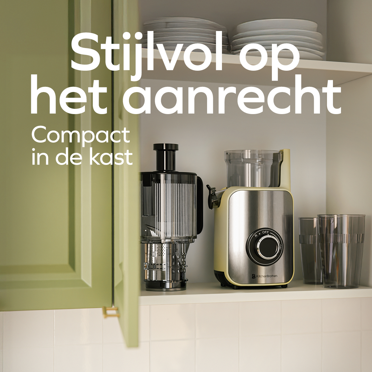 A kitchen scene with a juicer and food processor on a shelf, with text in Dutch.