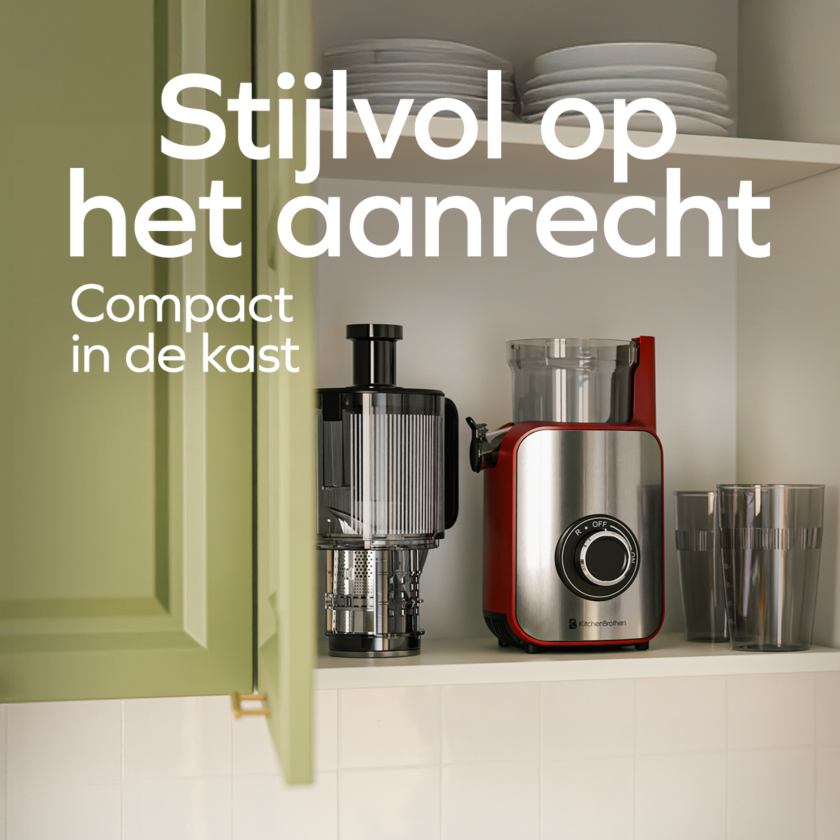 Een sapcentrifuge en glazen in een keukenkast. Tekst: 'Stijlvol op het aanrecht' en 'Compact in de kast'.