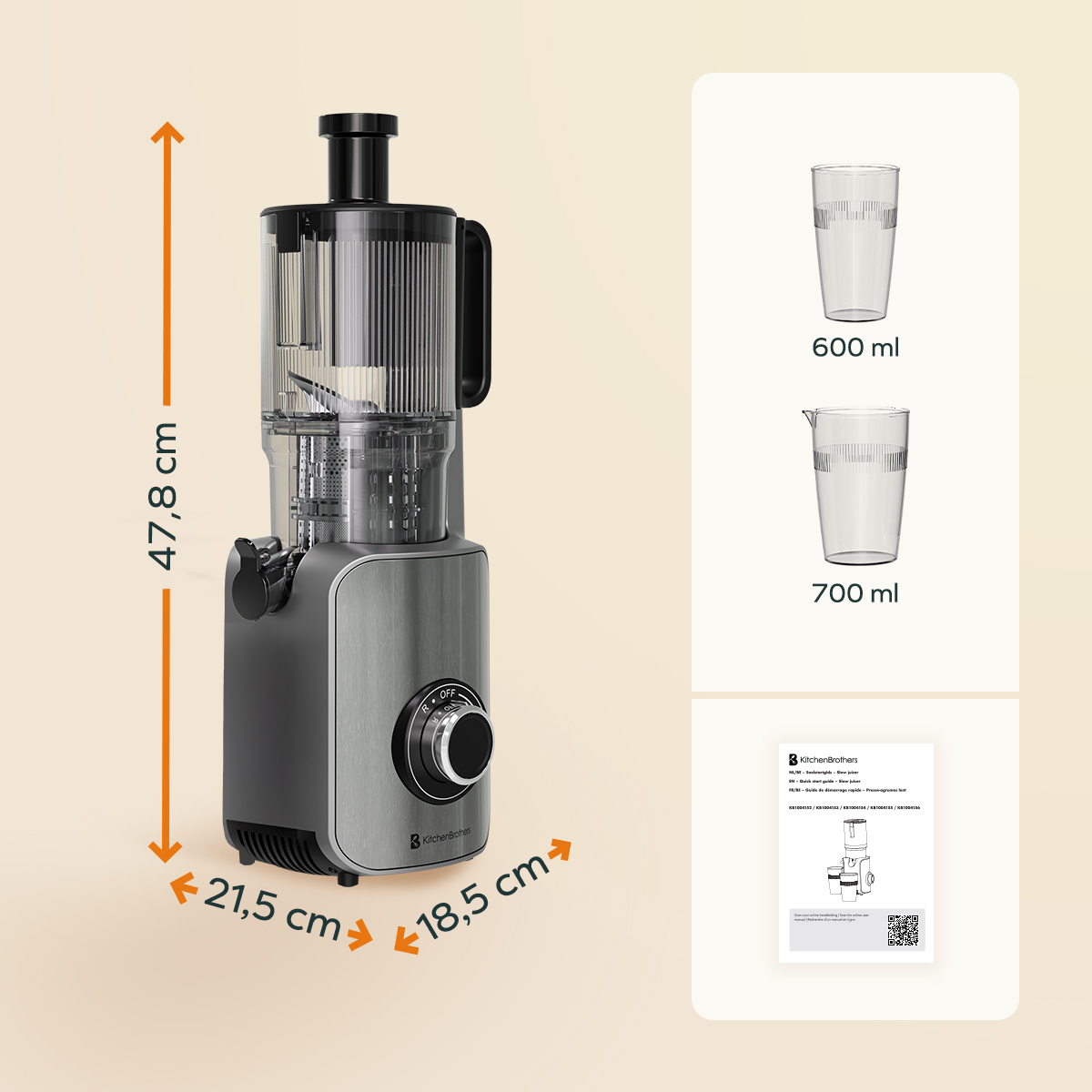 Een juicer met afmetingen, twee maatbekers en een handleiding. De juicer is zilver en zwart.