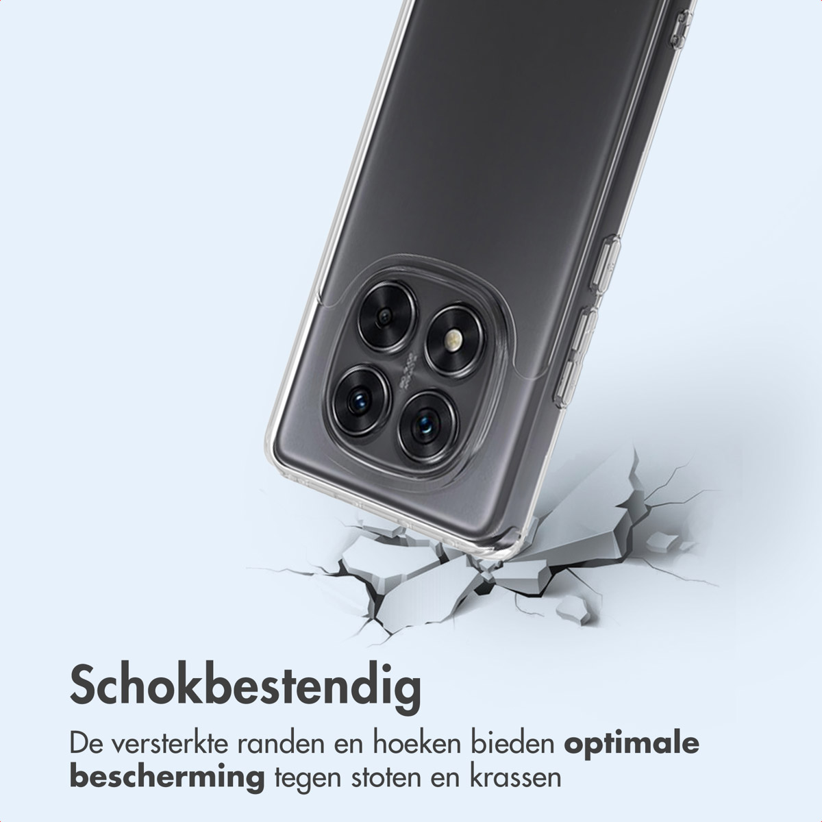 Een telefoon in een transparante hoes breekt een oppervlak. Tekst zegt schokbestendig. De telefoon heeft vier lenzen.