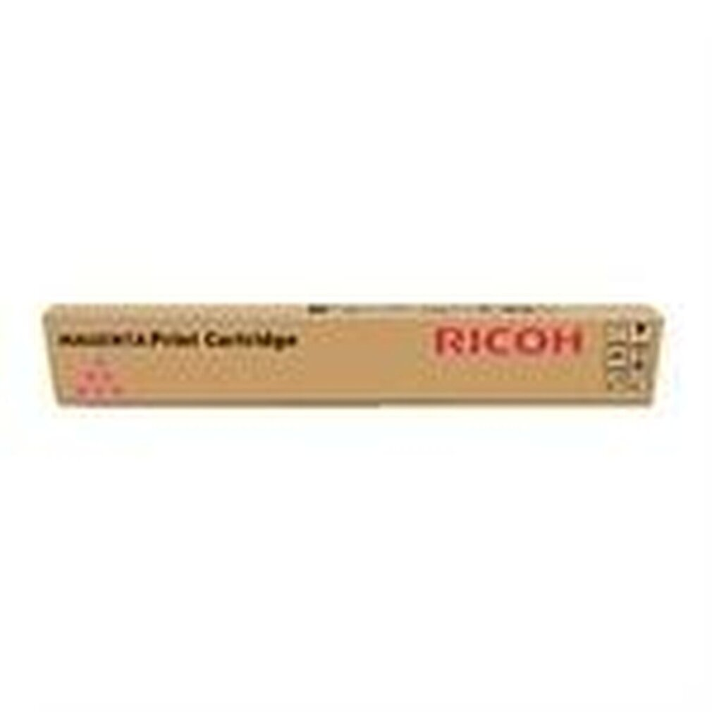 Prostokątne pudełko z tonerem Ricoh w kolorze magenta. Pudełko jest długie i brązowe.