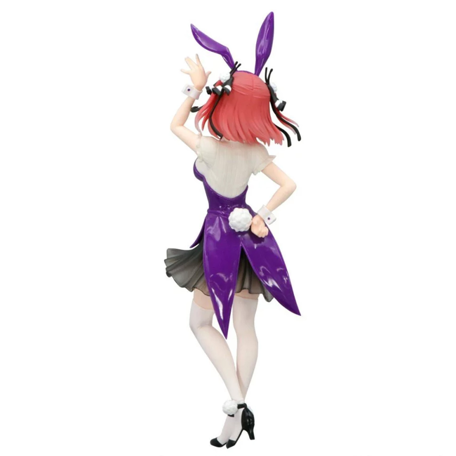 Rückansicht einer Figur einer Frau in lila Bunny-Anzug, weißer Hintergrund.