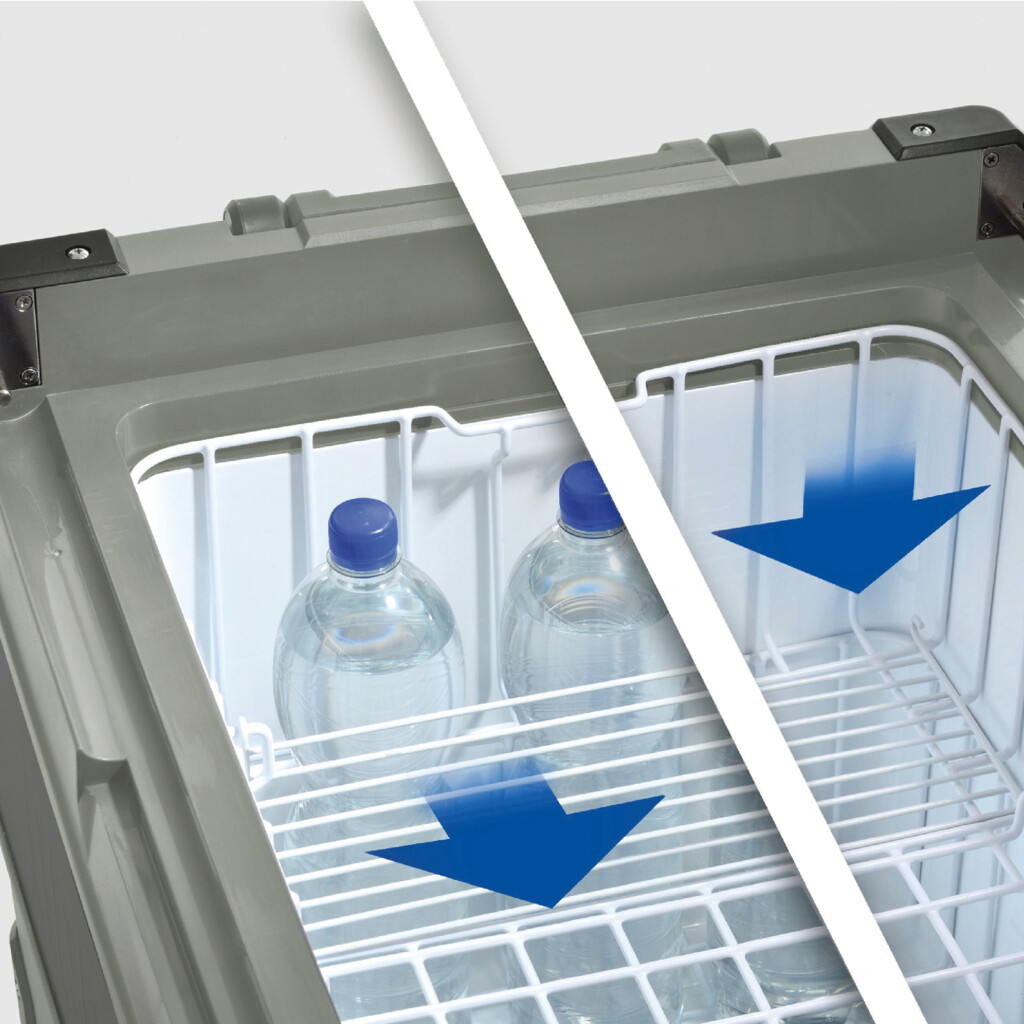 Inside a cooler with two water bottles on a white rack. Blue arrows indicate airflow direction.