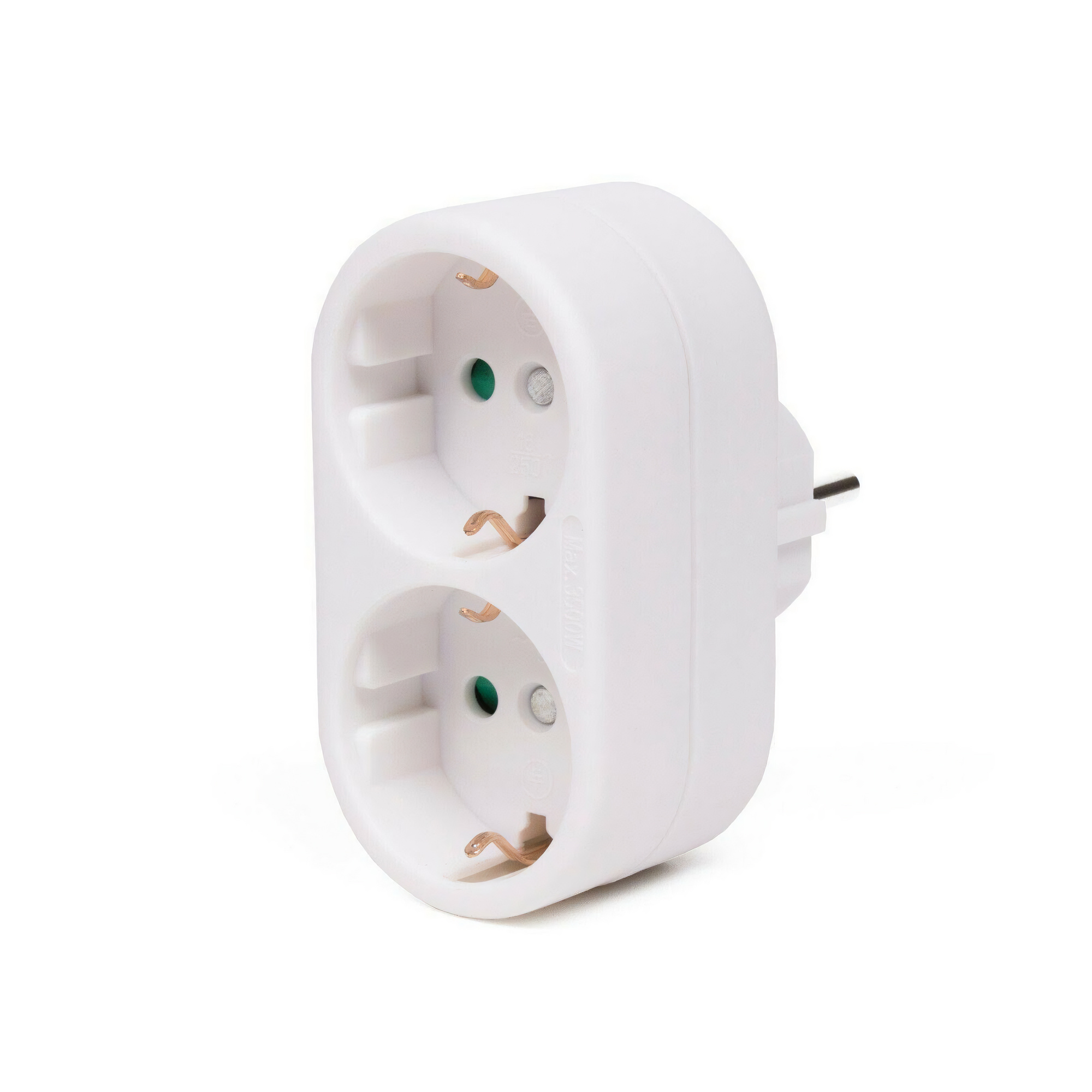Ein weißer Doppelsteckdosenadapter mit grünen Punkten in den Steckdosen, für einen europäischen Stecker.