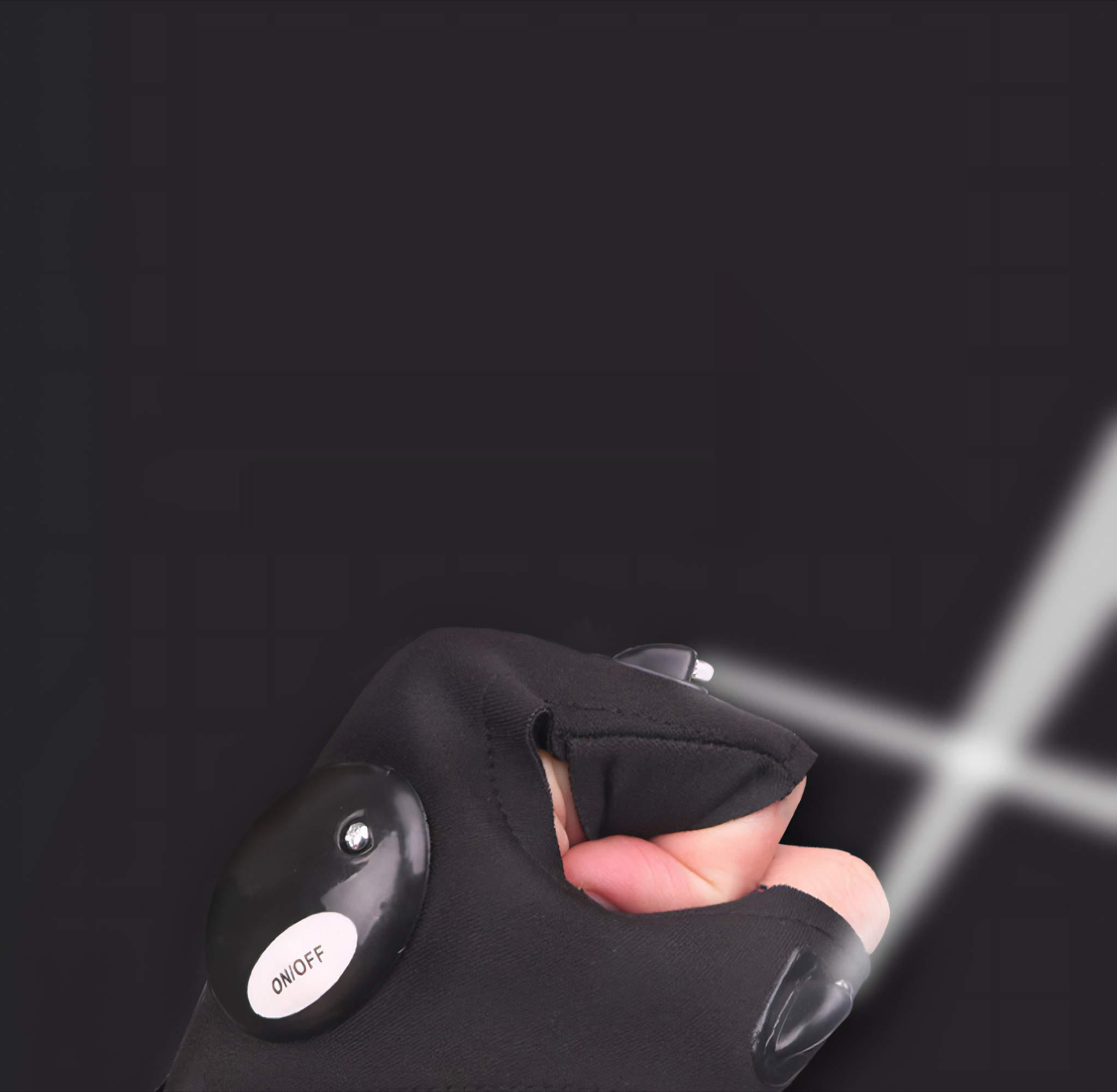 Nahaufnahme eines schwarzen Handschuhs mit Lichtern, mit einem Ein/Aus-Knopf und Fingerlichtern.