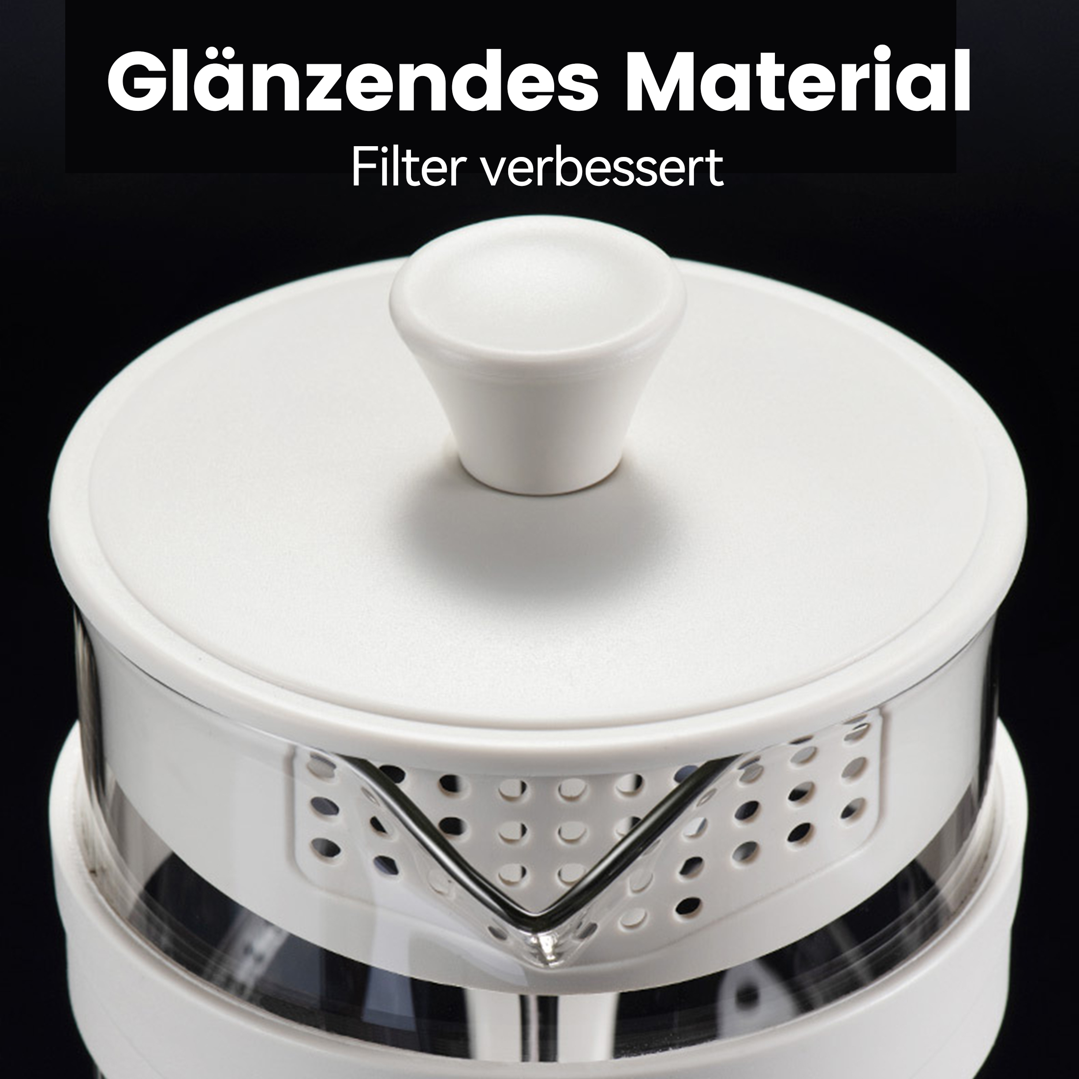 Nahaufnahme eines weißen French-Press-Deckels. Er hat einen weißen Knopf und einen durchsichtigen, perforierten Filter.
