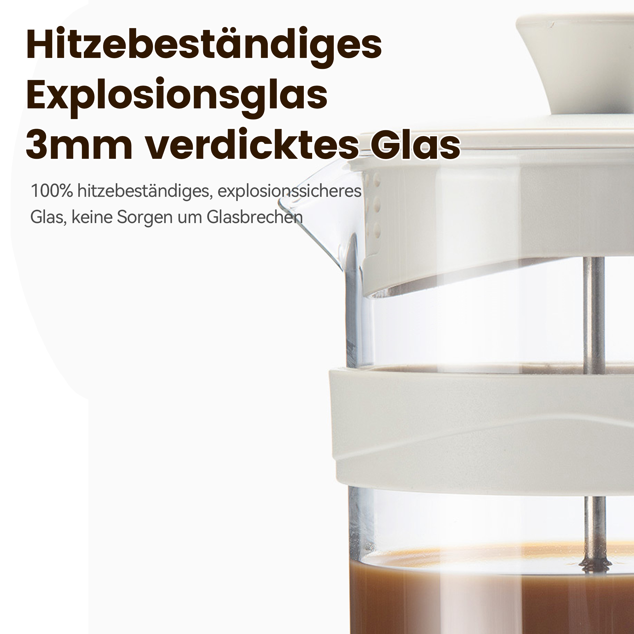 Nahaufnahme eines French-Press-Kaffeezubereiters. Klarer Glaskörper mit Kaffee.