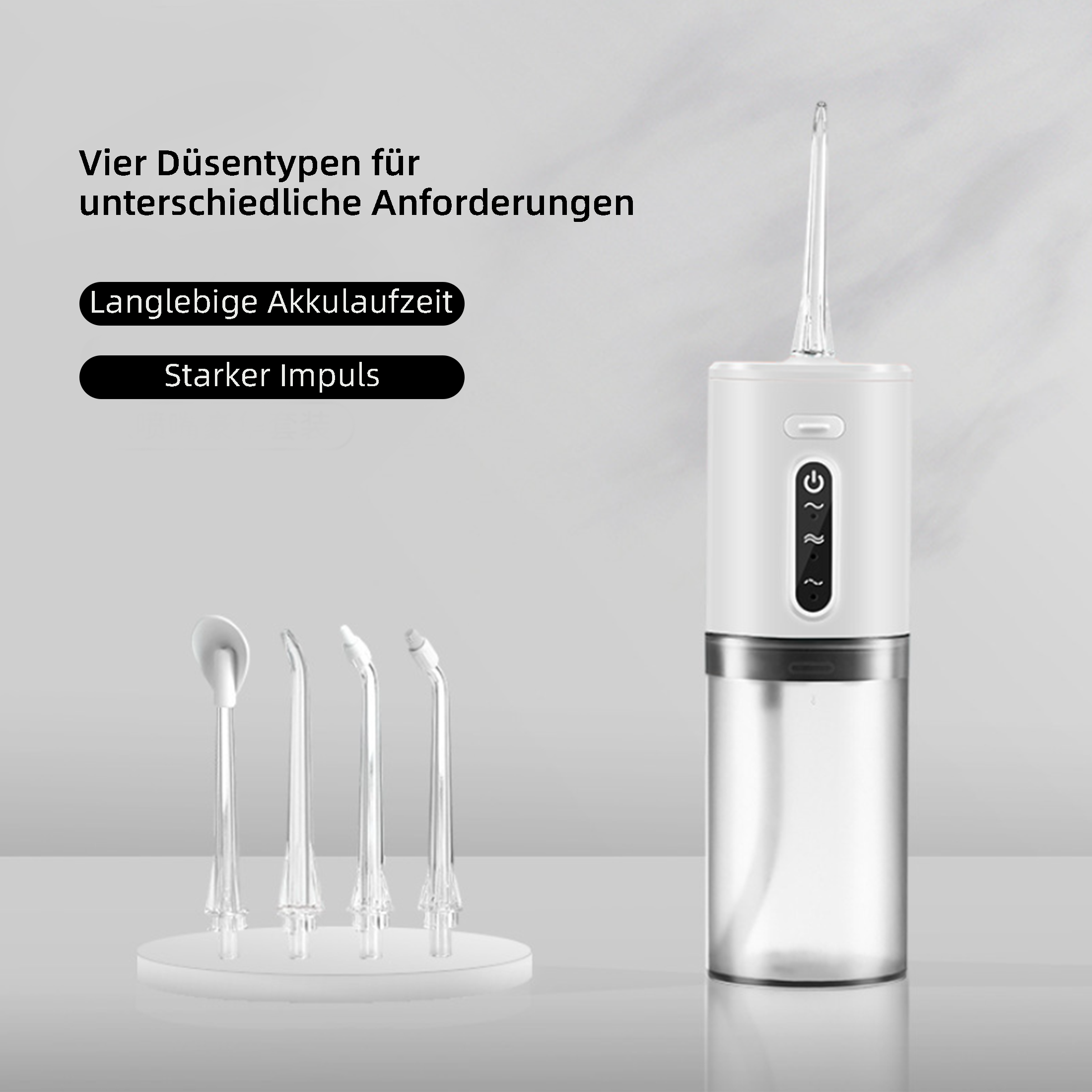 Ein weißes und silbernes Munddusche mit vier verschiedenen Aufsätzen. Text: Vier Düsentypen für verschiedene Bedürfnisse.