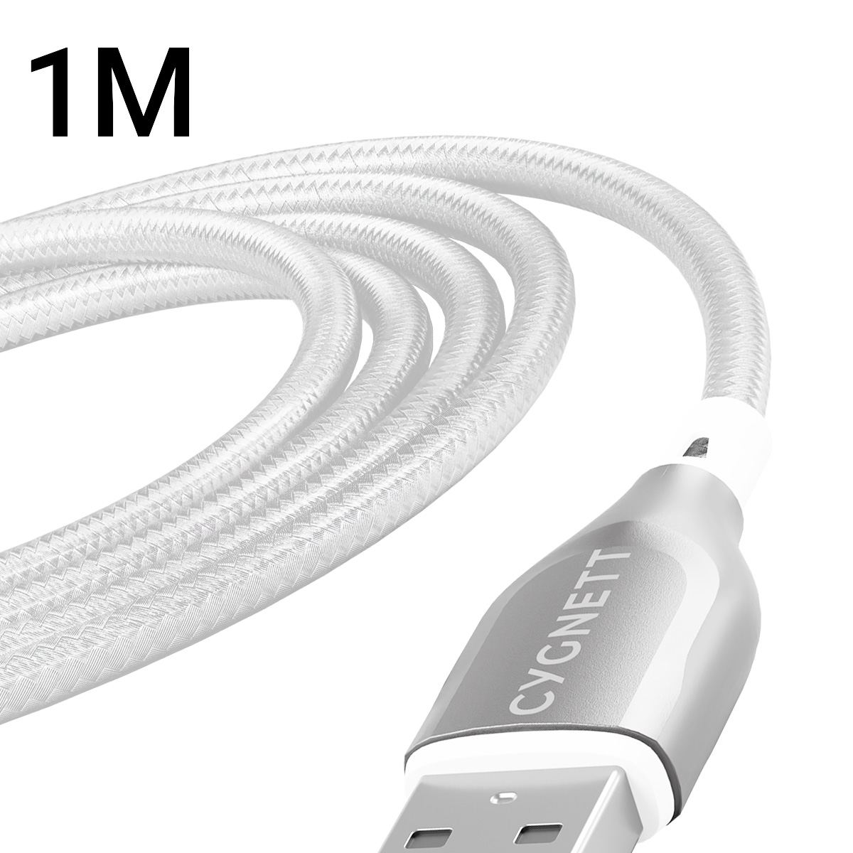 Un cavo USB bianco, etichettato 1M, si curva su uno sfondo bianco. Il cavo ha un connettore argentato con il logo CYGNETT.