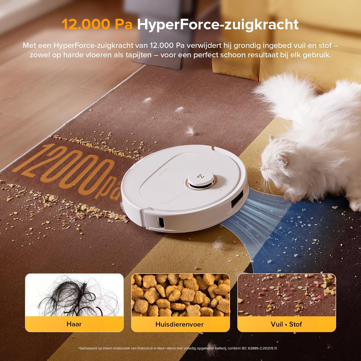 Un aspirateur robot blanc nettoyant un tapis marron et bleu, avec des débris et un chat.