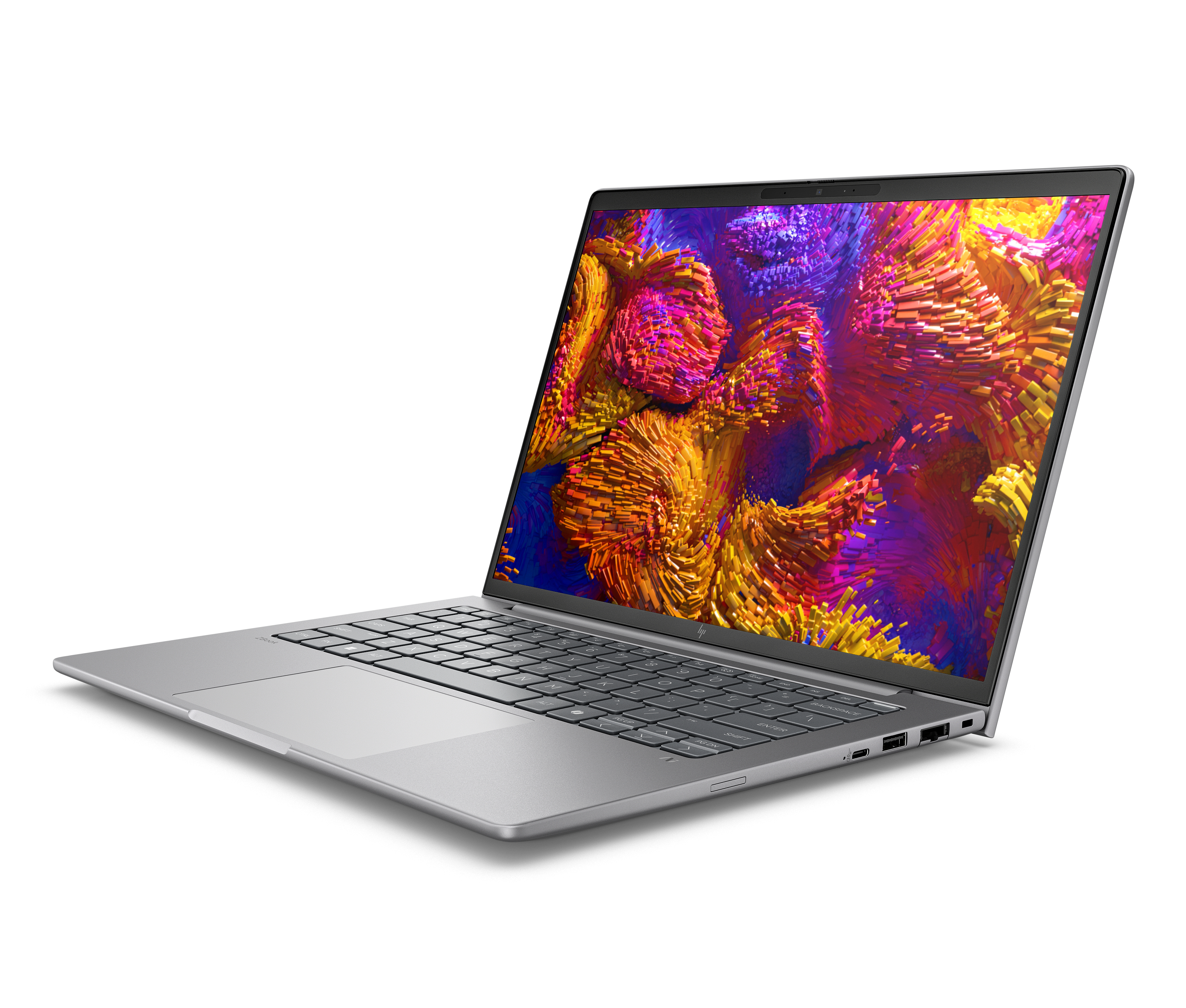 Laptop argentato aperto, che mostra un'immagine astratta colorata sullo schermo, su sfondo bianco.