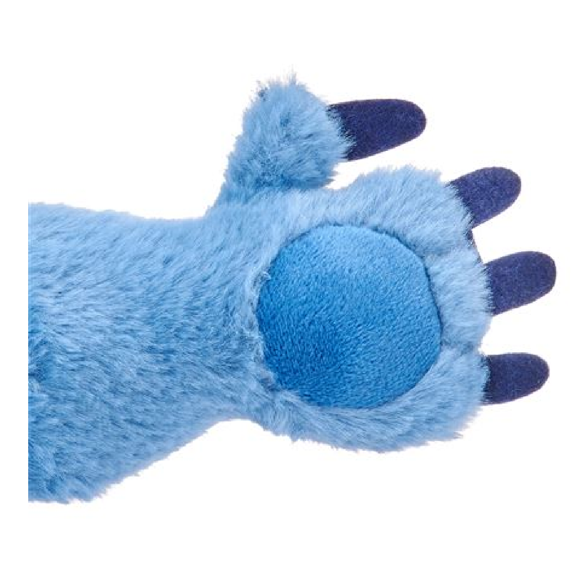 Nahaufnahme der Pfote eines blauen Stitch-Plüschtiers. Zeigt die Pfote, die Finger und das blaue Fell.