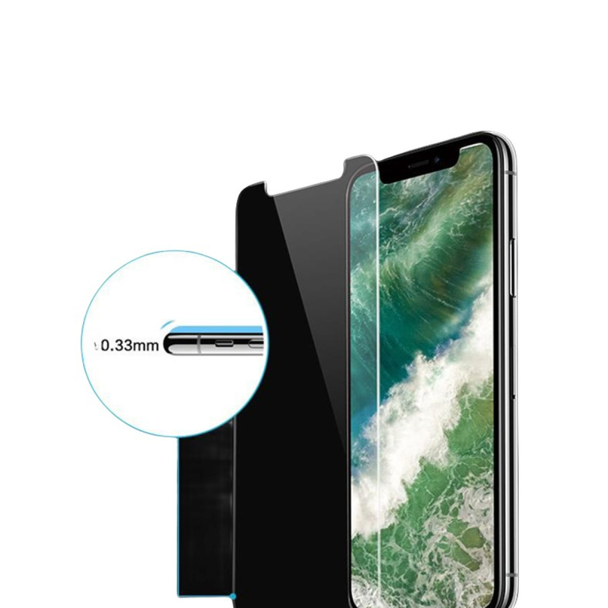 Uno smartphone e una protezione per lo schermo. Il telefono è visibile. La protezione è scura e un cerchio mostra lo spessore.