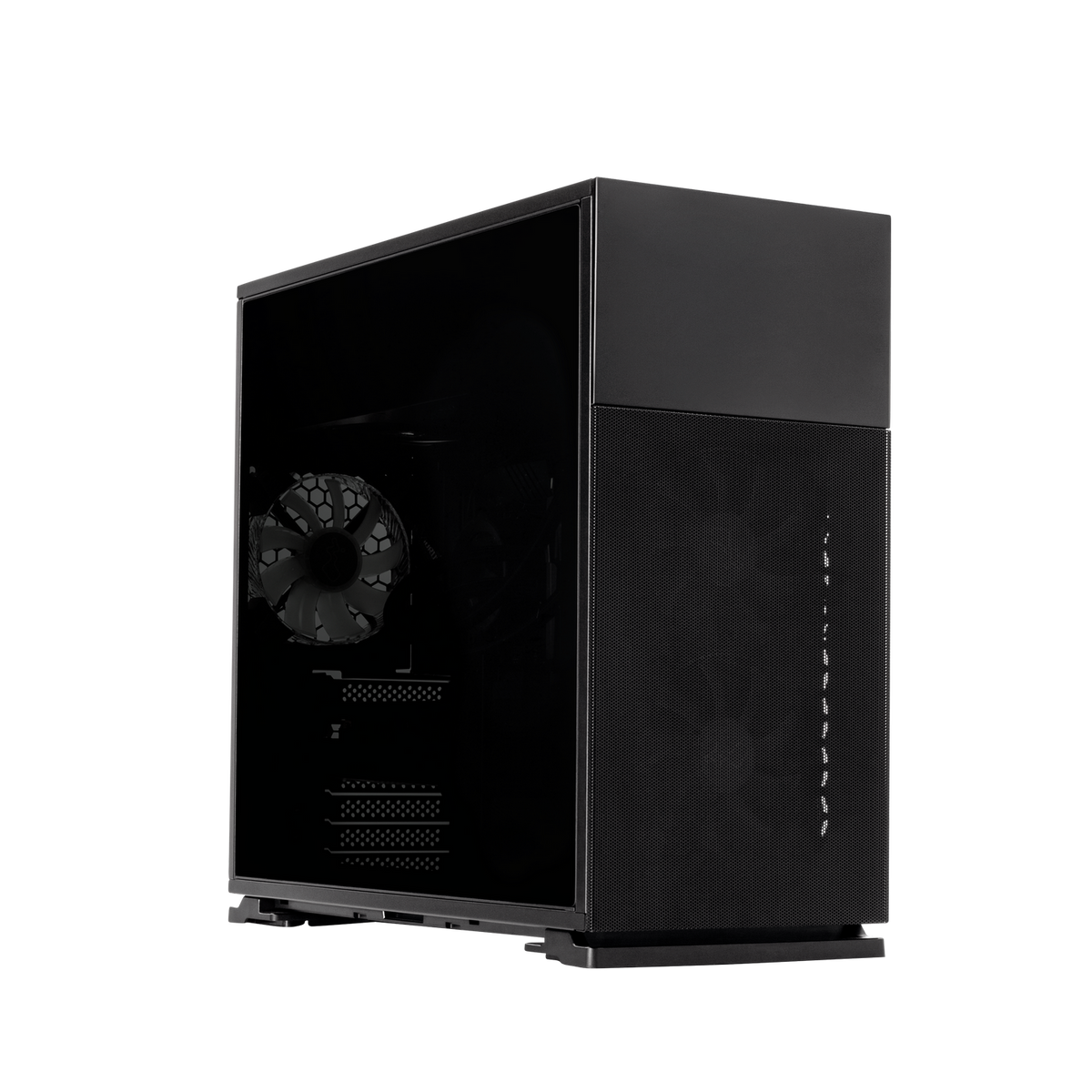 Una caja de computadora negra con un panel lateral de vidrio templado, que muestra componentes internos.