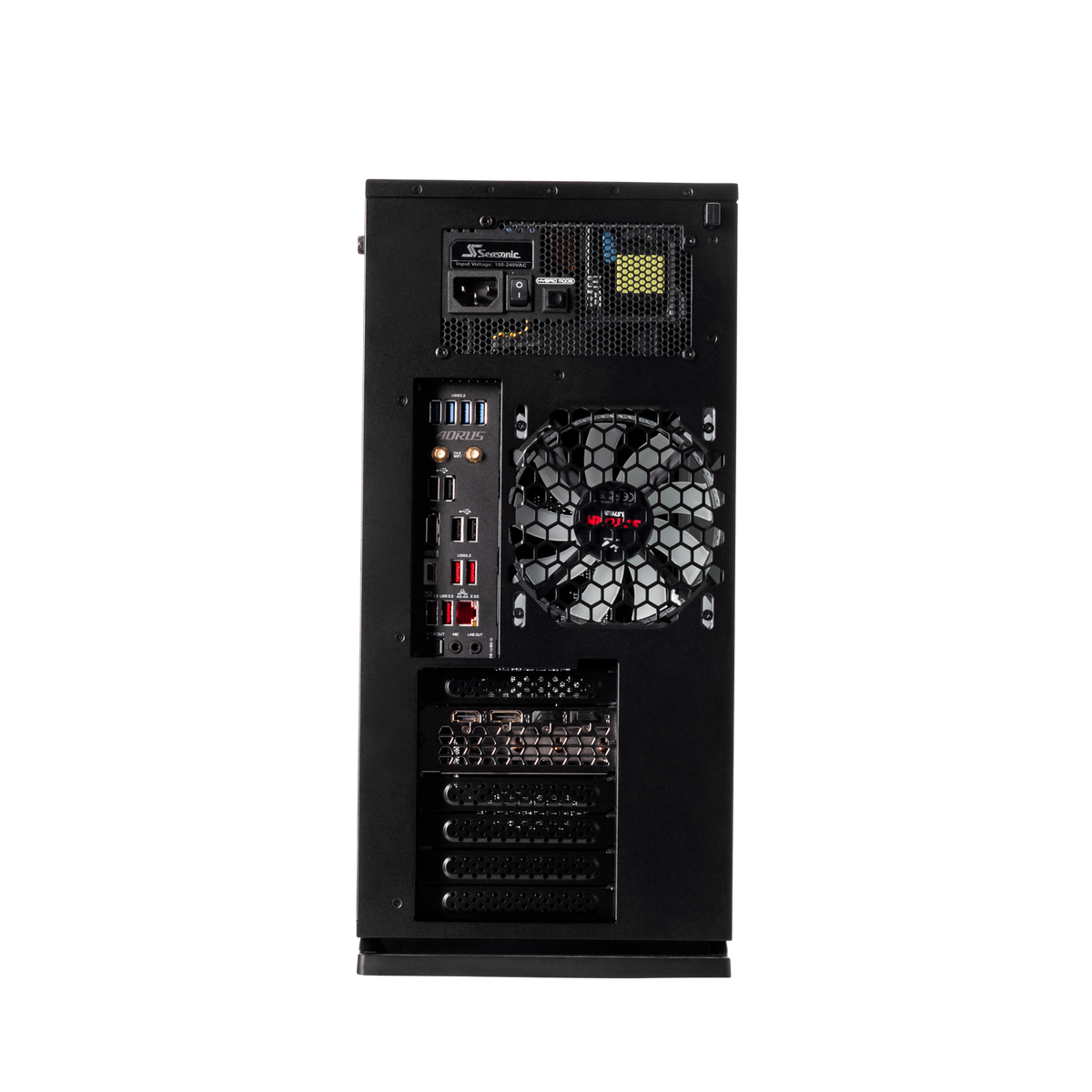 Vista trasera de una caja de computadora negra, mostrando puertos, ventilador y fuente de alimentación.
