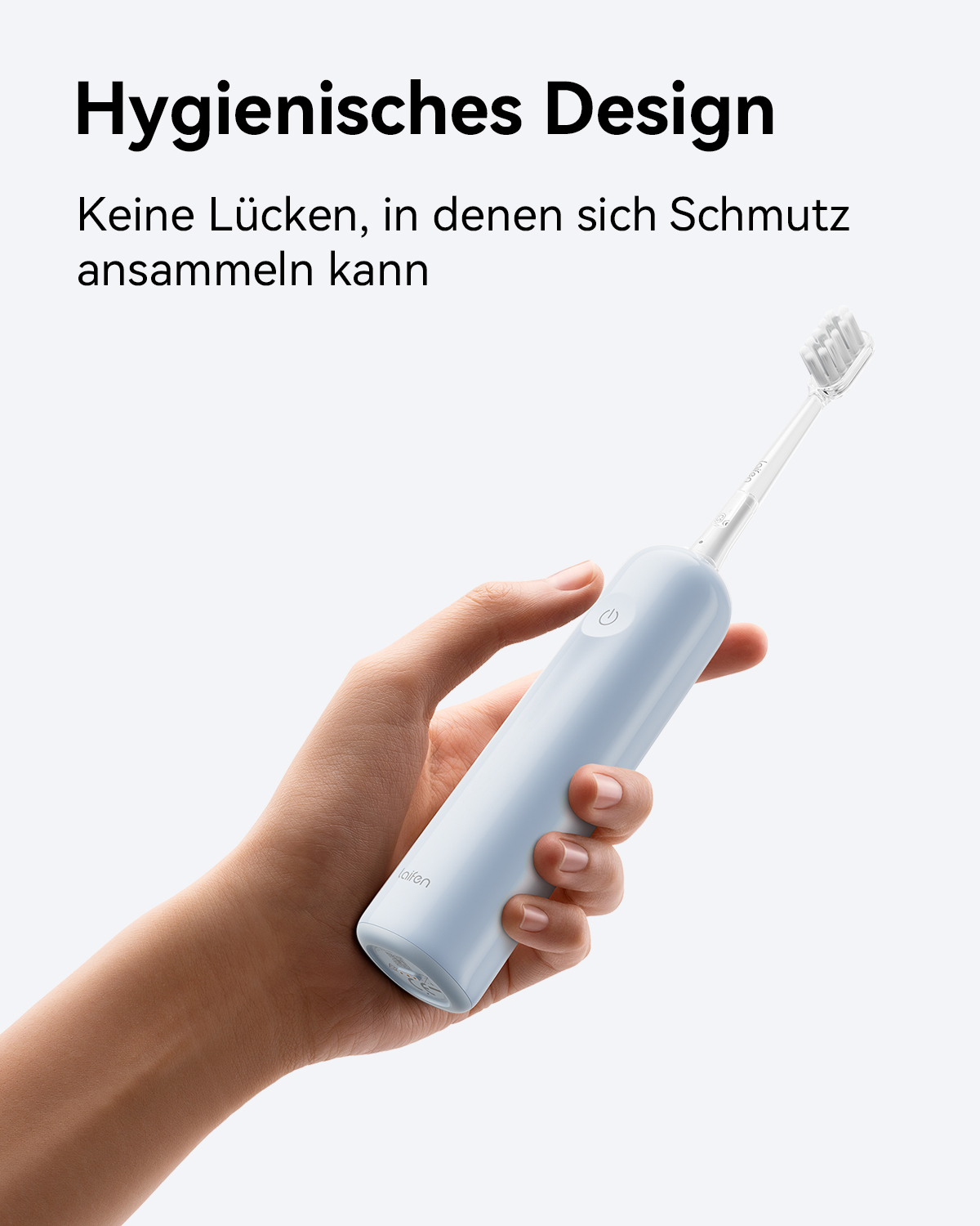 Eine Hand, die eine blaue elektrische Zahnbürste hält. Der Text lautet 'Hygienisches Design' und 'Keine Lücken'.