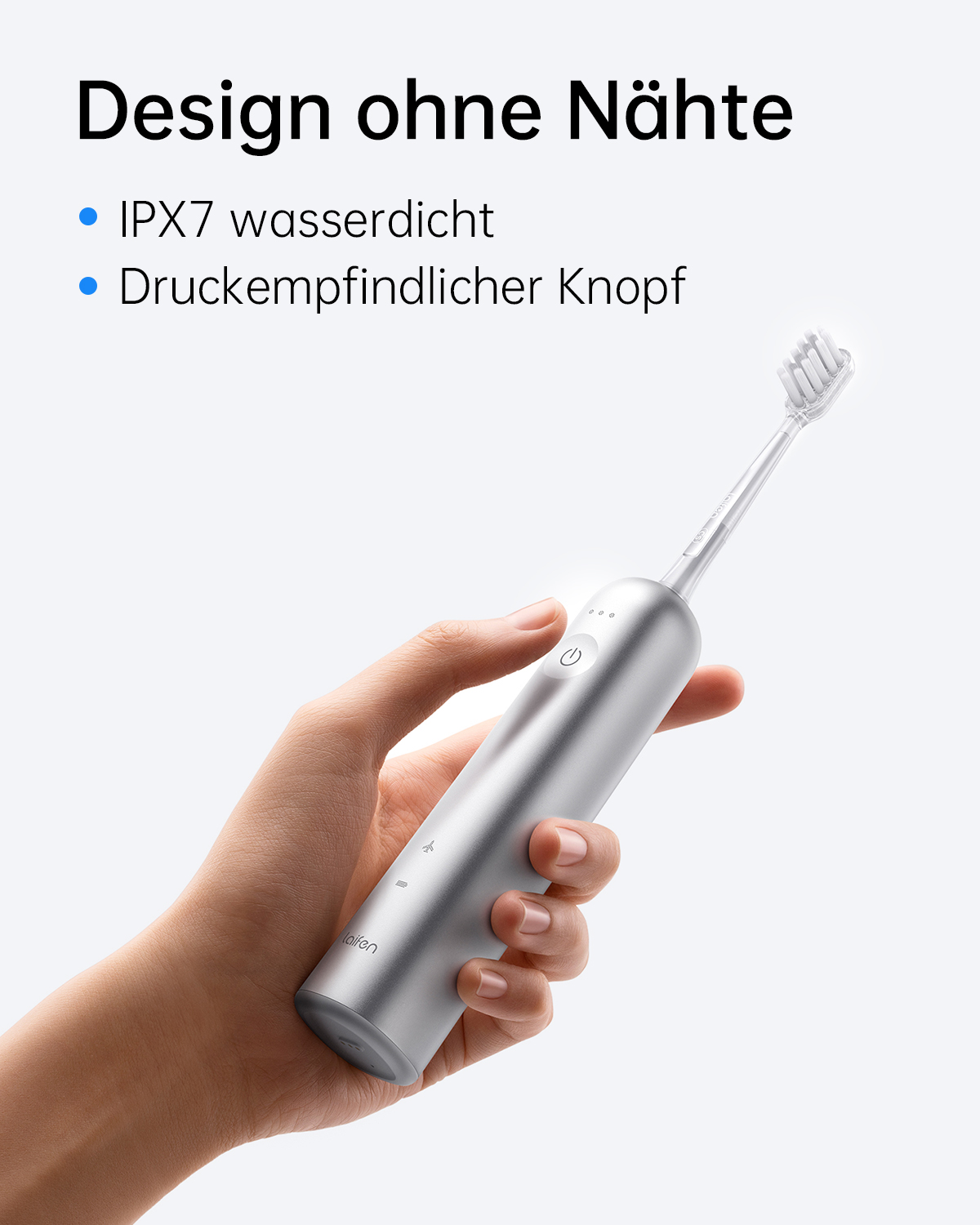Eine Hand, die eine silberne elektrische Zahnbürste hält. Weißer Hintergrund mit etwas Text und einem Knopf.