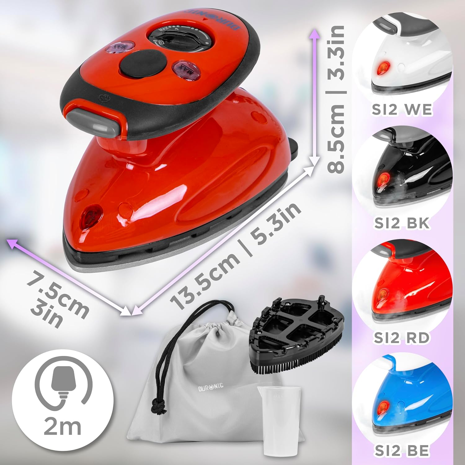 Rotes Bügeleisen mit Maßen, andere Bügeleisen in Weiß, Schwarz, Rot und Blau. Zubehör umfasst Beutel und Bürste.