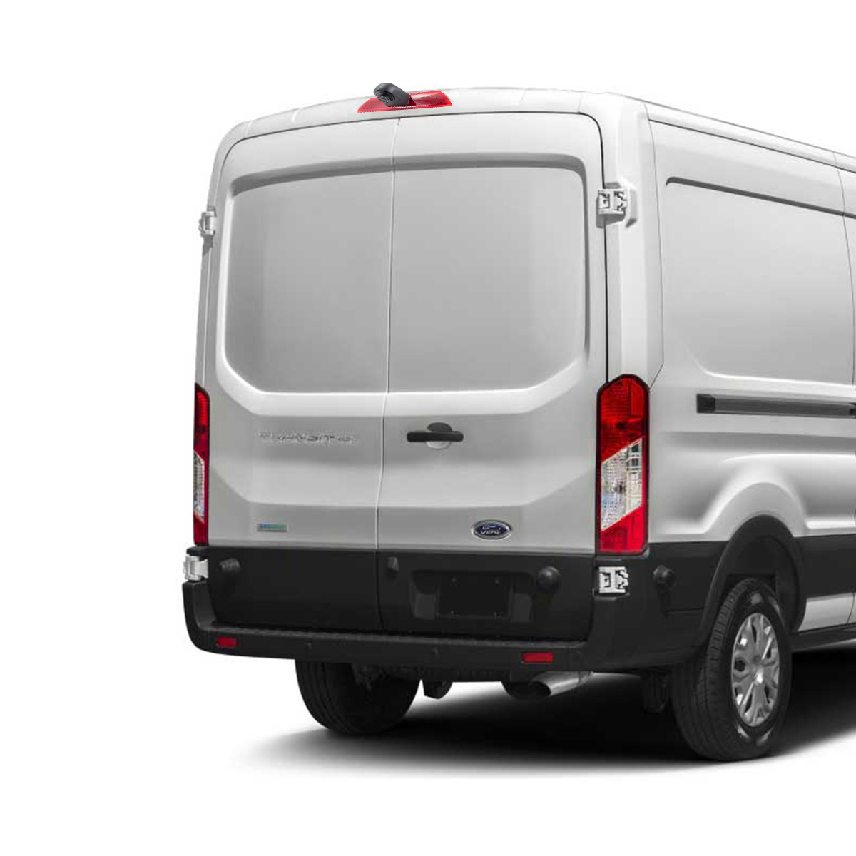 Ein weißer Transporter mit einer Rückfahrkamera, die über der Tür installiert ist.
