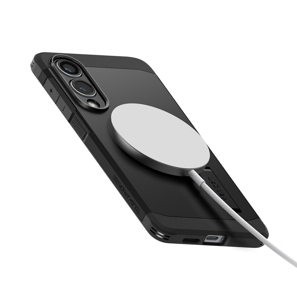 Zwarte telefoon met een witte cirkelvormige oplader. De oplader is aangesloten via een witte kabel.