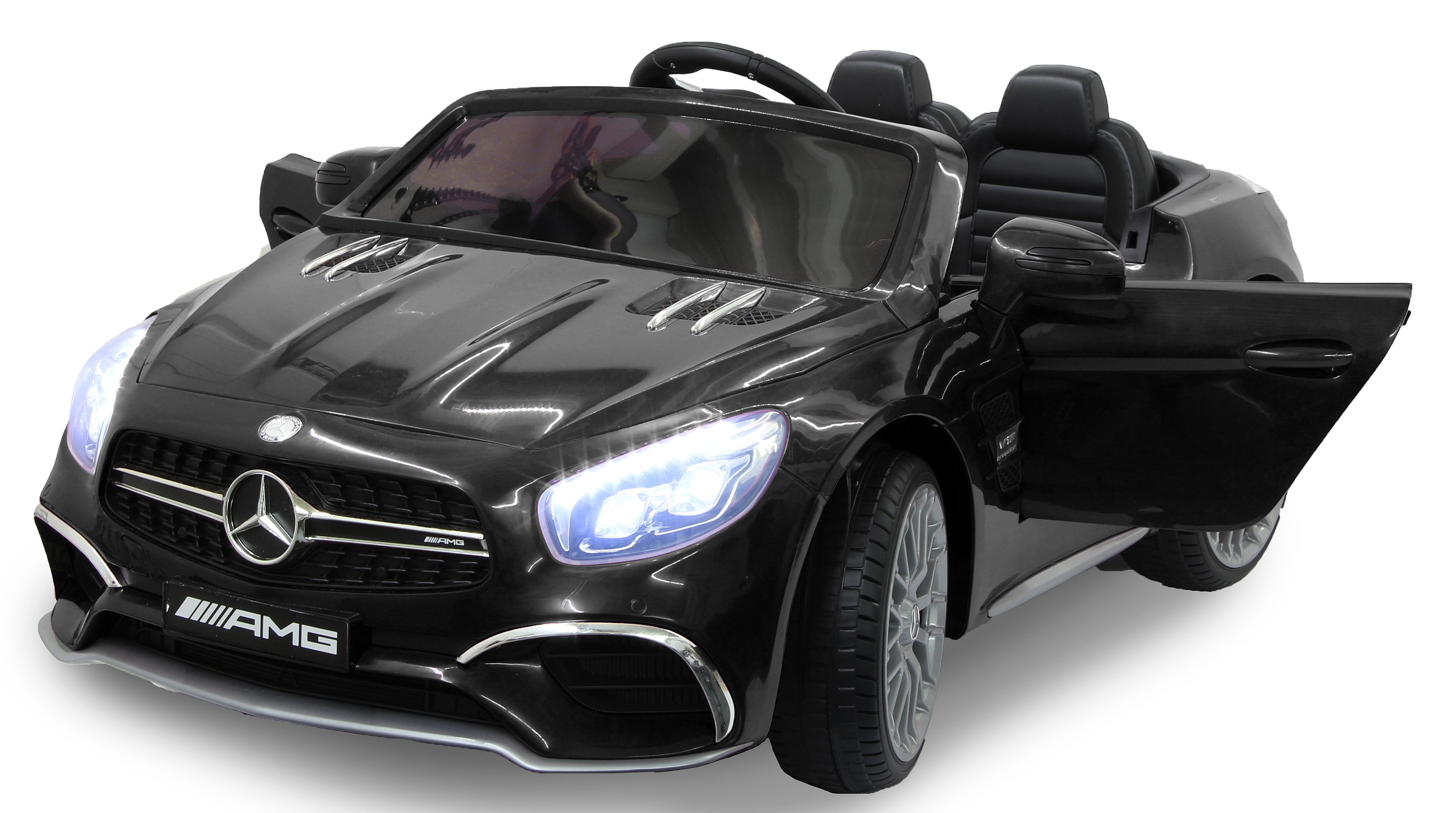 Schwarzer Spielzeug-Mercedes-Benz SL. Die Tür ist offen. Weißer Hintergrund.