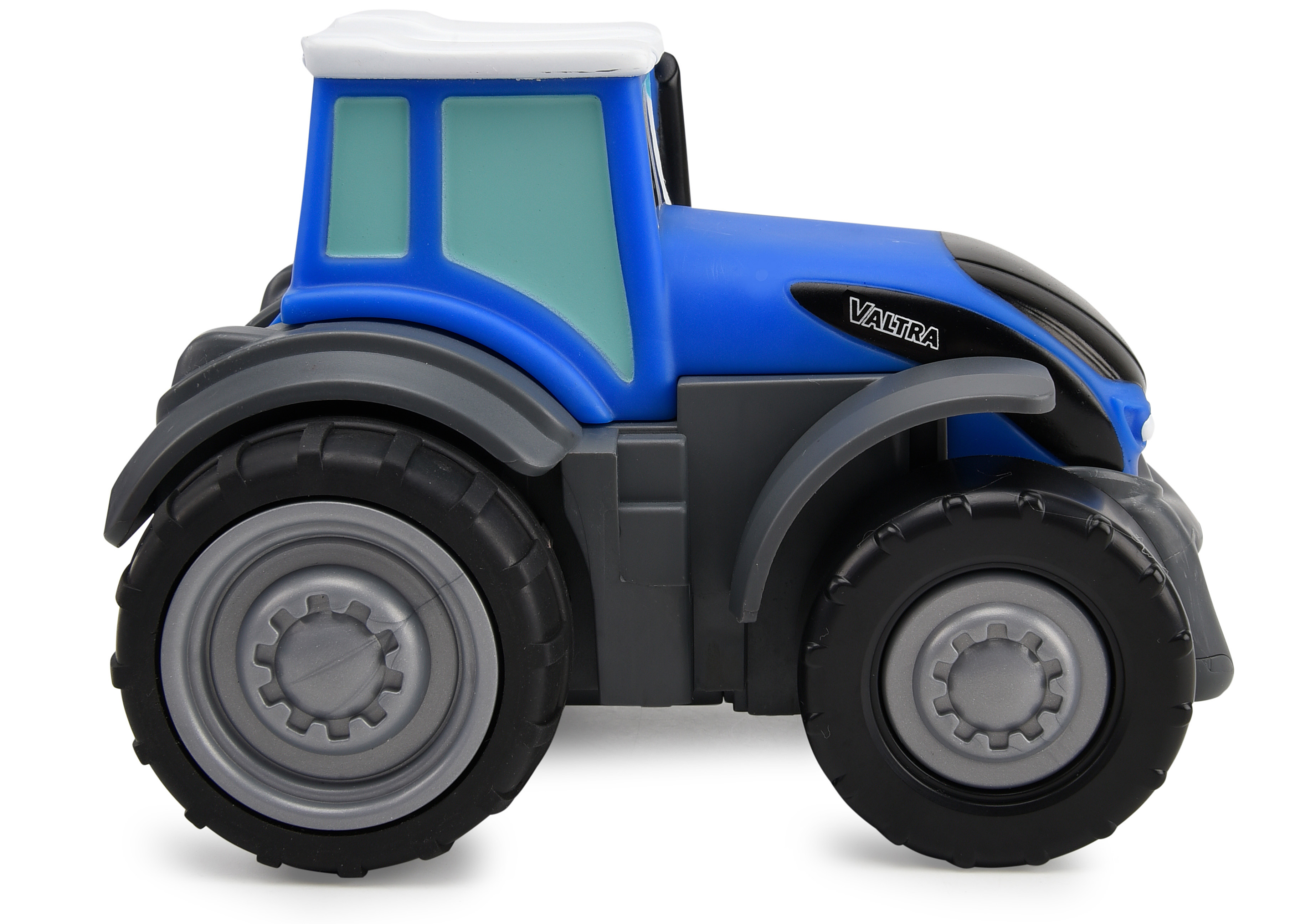 Ein blau-grauer Spielzeugtraktor. Das Wort VALTRA ist sichtbar. Der Traktor ist auf weißem Grund.