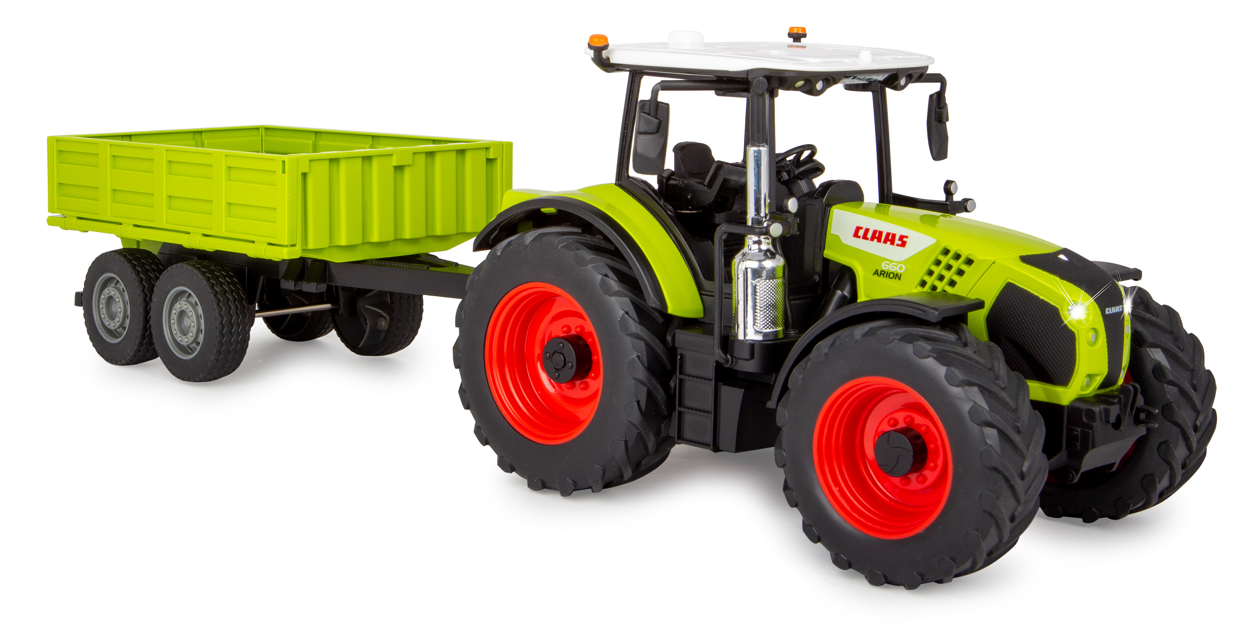Grüner Traktor mit Anhänger. Er hat rote Räder und steht auf einer weißen Fläche.