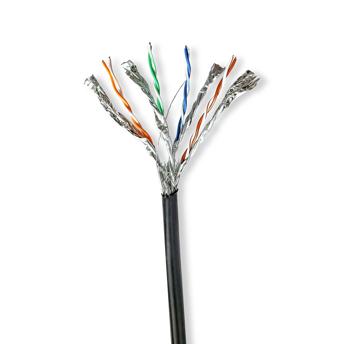Cavo ethernet tagliato, che mostra i fili. Fili arancioni, verdi, blu, bianchi. Base del cavo nera. Sfondo bianco.