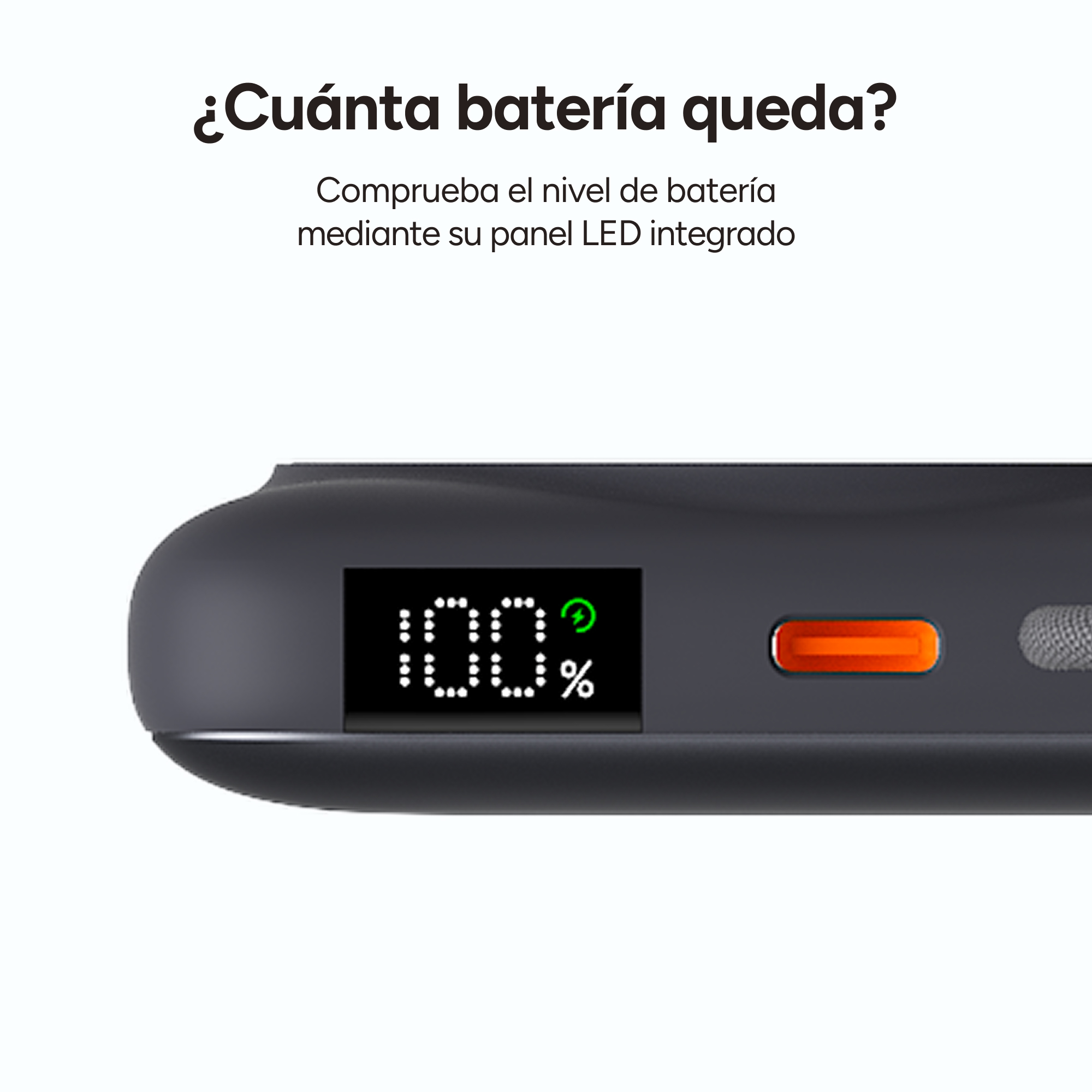 Primer plano de un banco de energía negro que muestra una pantalla digital con un 100% de carga y un símbolo de porcentaje verde.