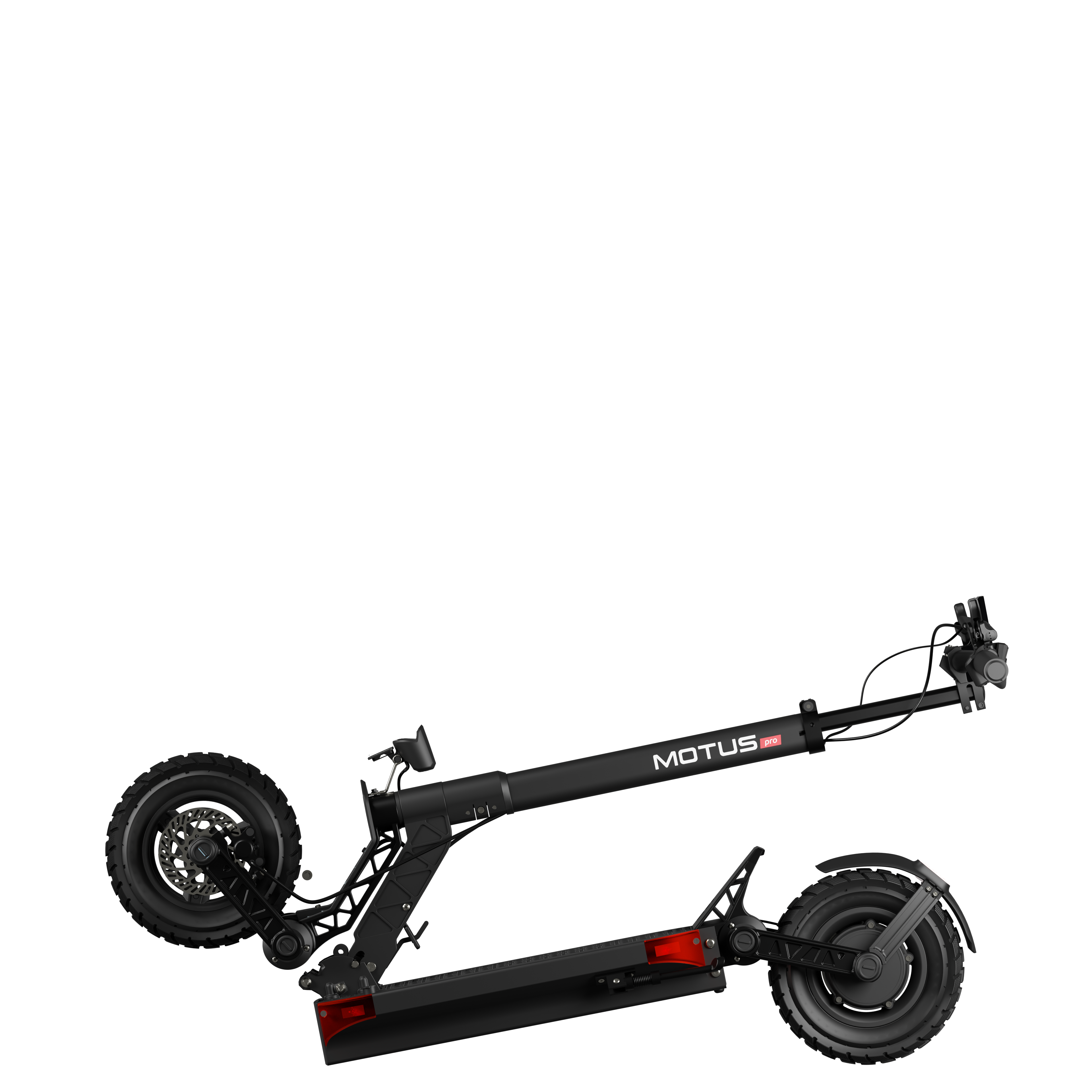 Scooter nero piegato. Sfondo nero.