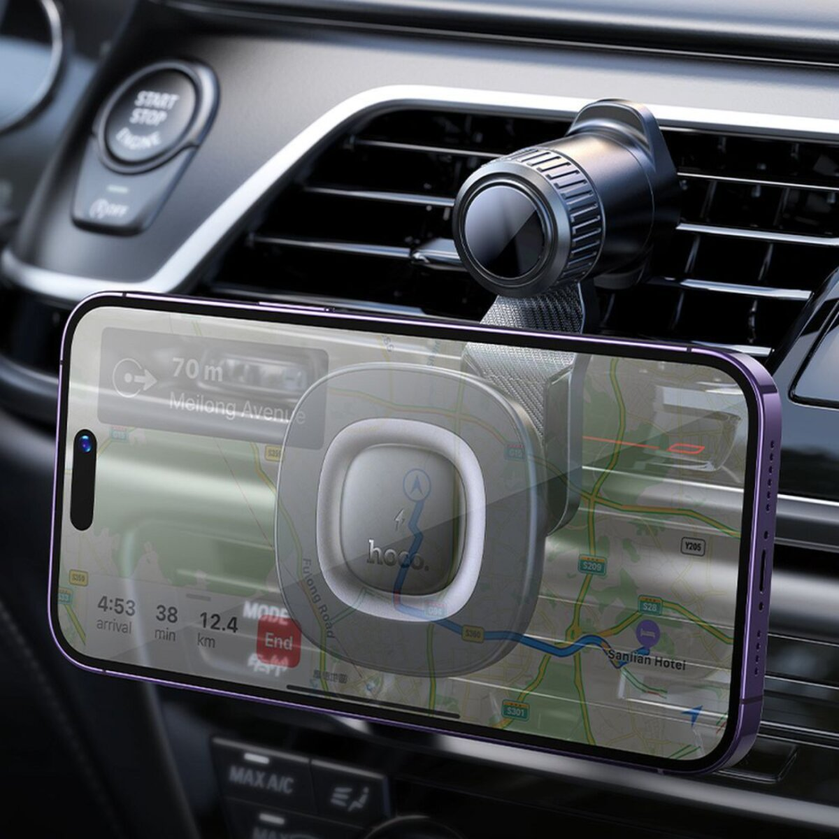 Een telefoon gemonteerd op de ventilatie van een auto, met een navigatie-app. De telefoon is paars.