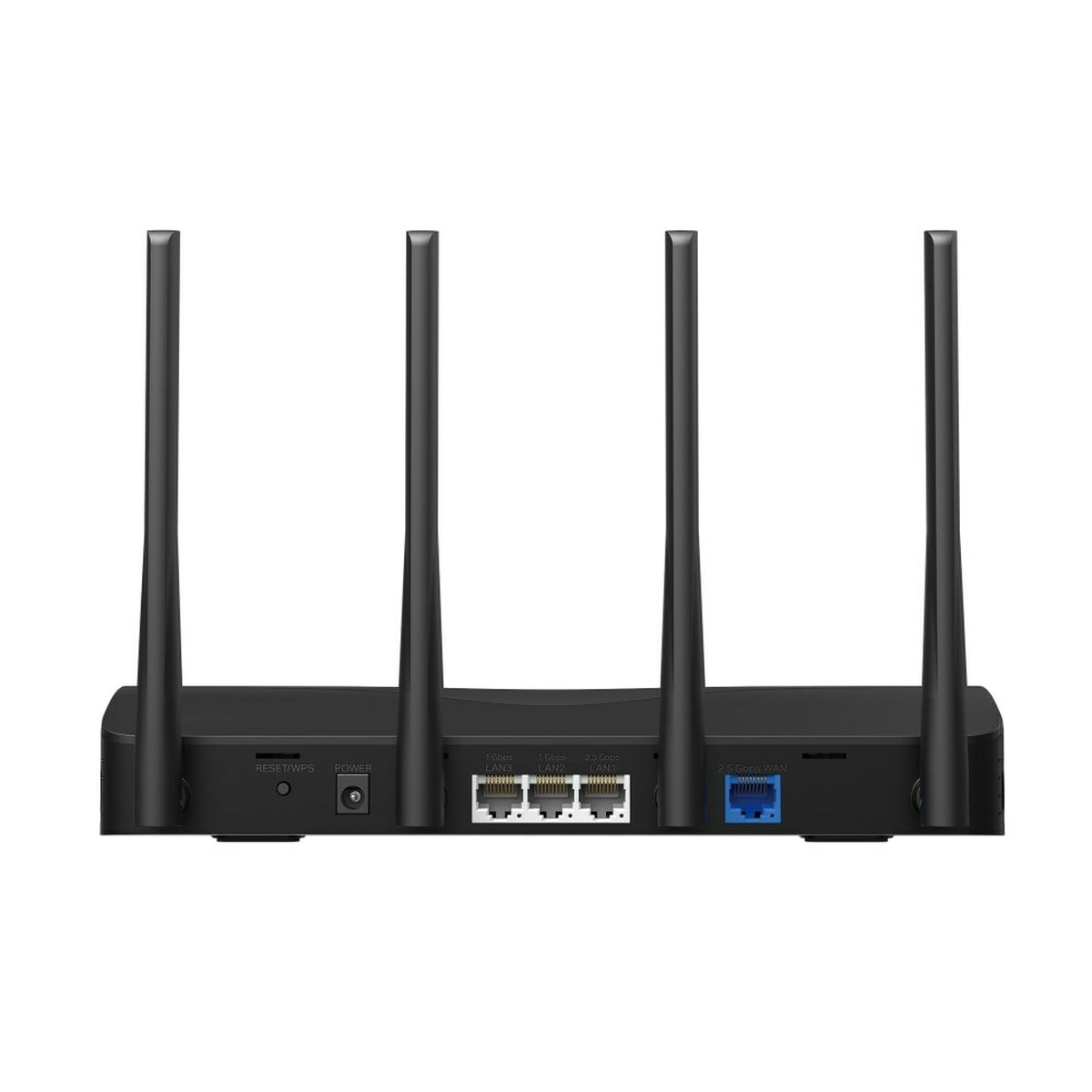 Ein schwarzer Router mit vier Antennen, Reset-Taste, Stromanschluss und verschiedenen LAN/WAN-Anschlüssen, isoliert.