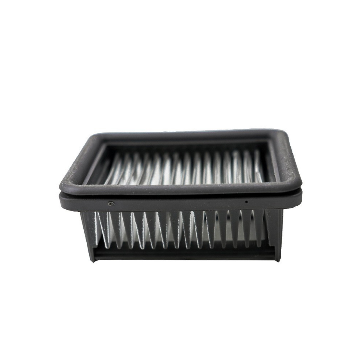 Ein schwarzer Luftfilter mit schwarzem Rahmen. Der Filter hat mehrere vertikale Schlitze.