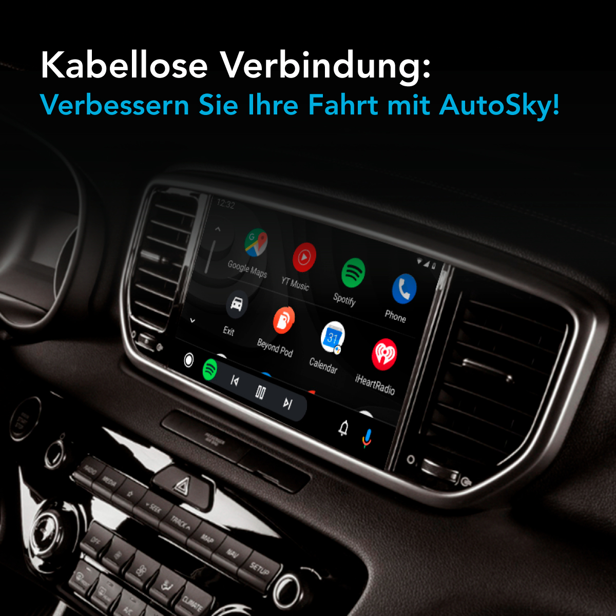 Schermo del cruscotto dell'auto che mostra le app. Interno dell'auto. Lo schermo mostra Google Maps e Spotify.
