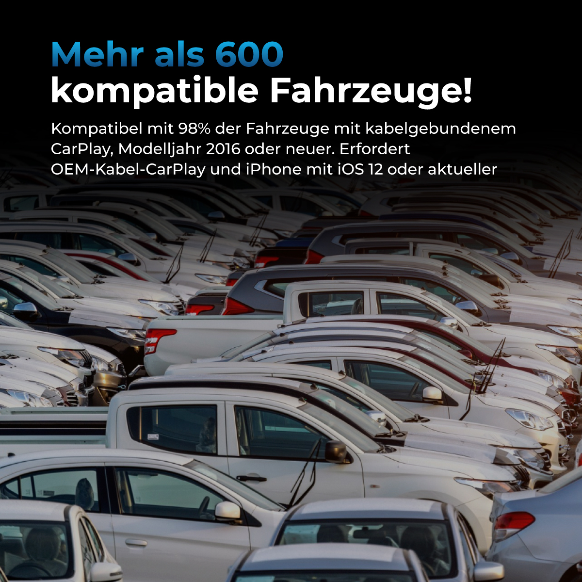 Viele geparkte Autos, weiß und andere Farben. Text in Blau oben. Text auf Deutsch.