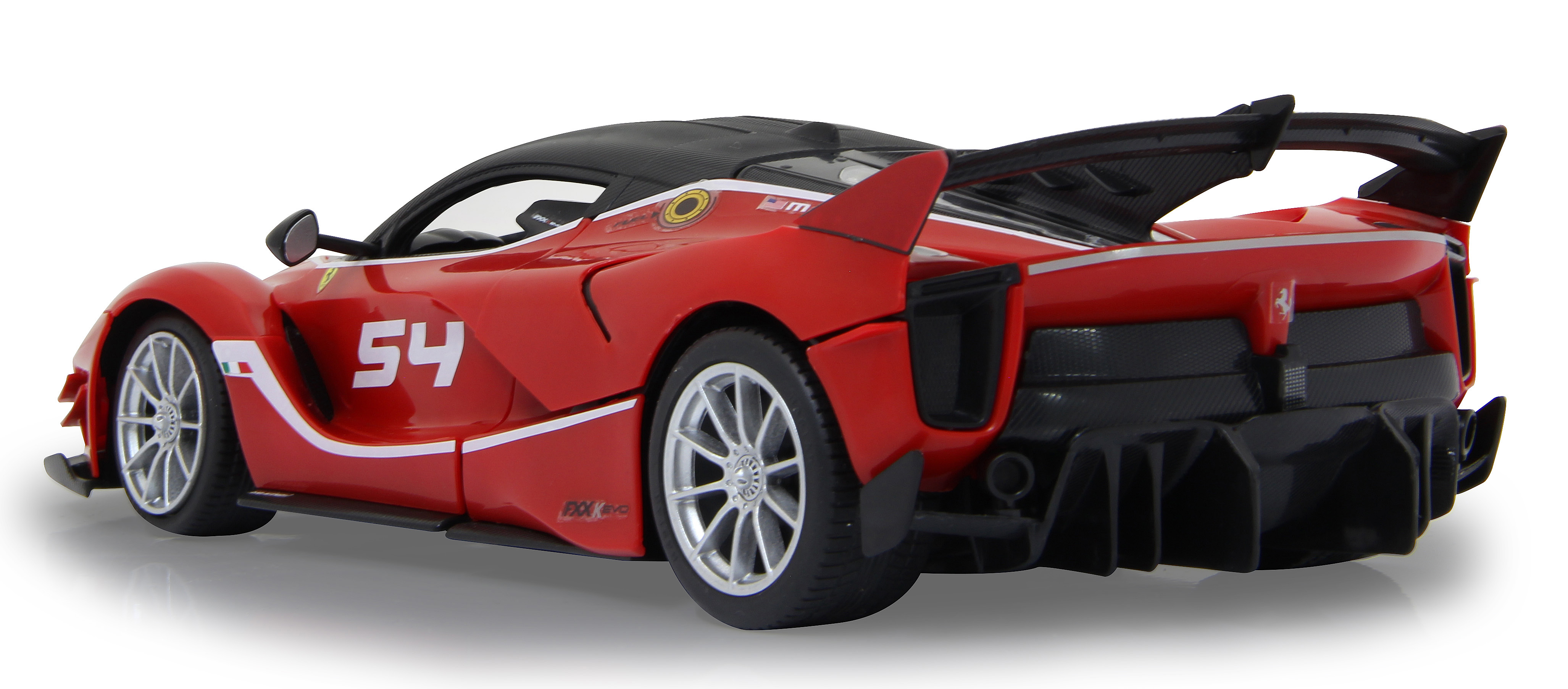 Ein rotes Spielzeug-Rennauto mit schwarzen Details auf weißem Untergrund.