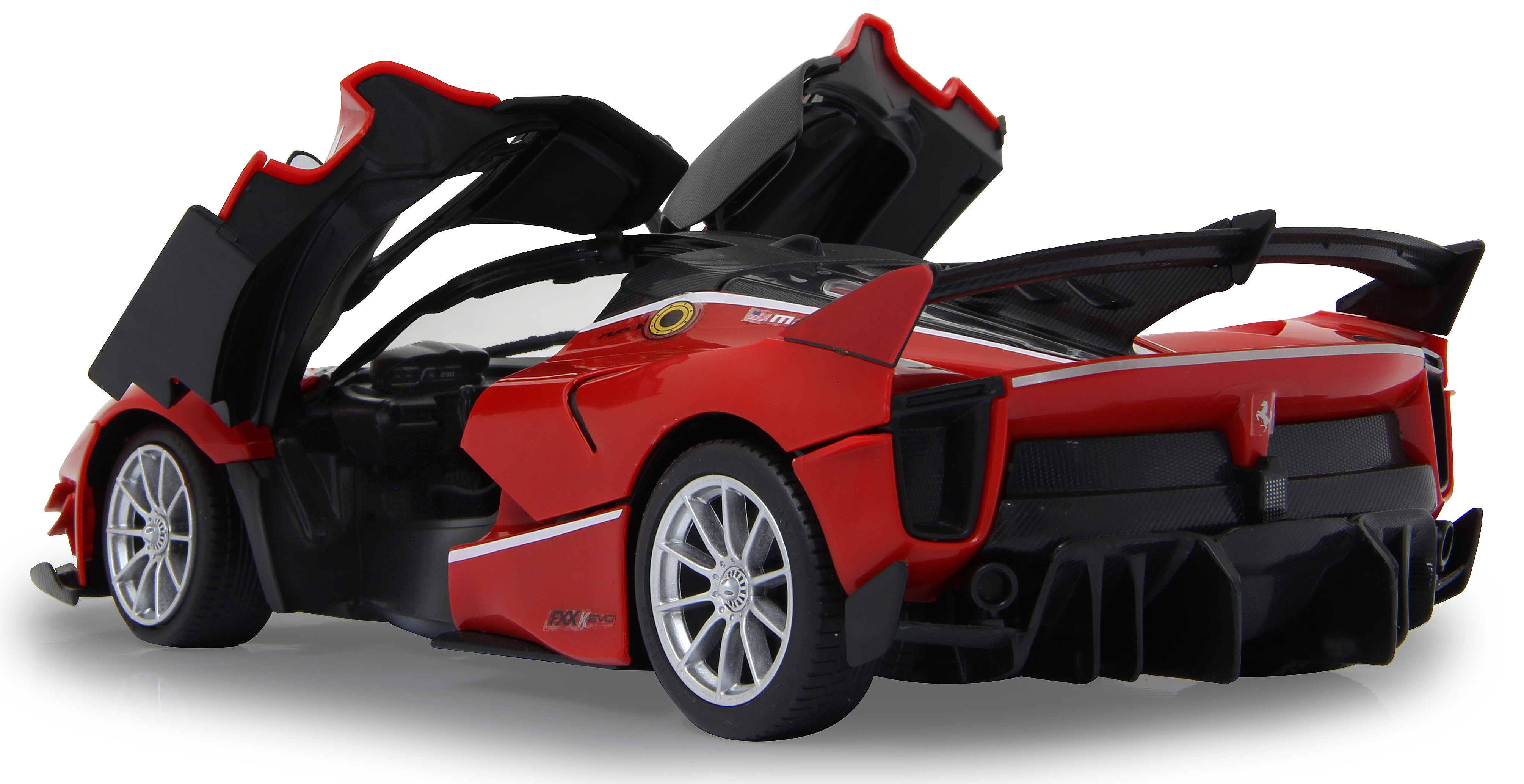 Ein rotes Spielzeug-Rennauto mit schwarzen Details auf weißem Untergrund.