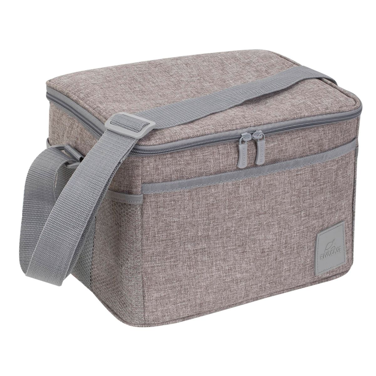 Beige Kühltasche mit grauem Riemen und Reißverschlüssen, isoliert auf weißem Grund.