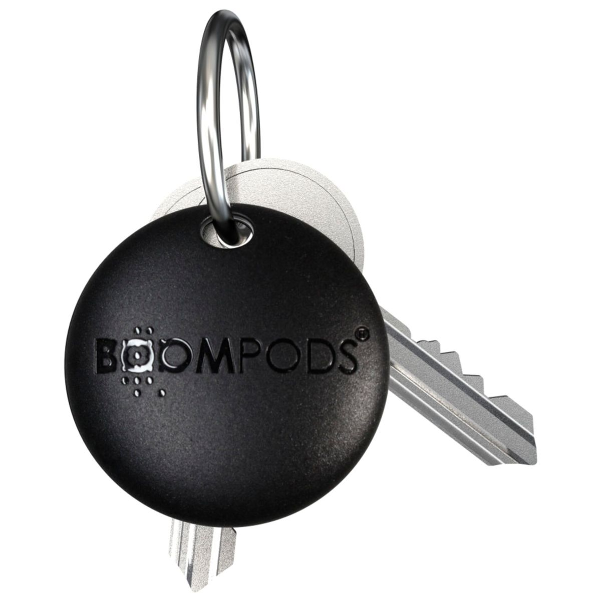 Czarny, okrągły tag BoomPods ze srebrnym kluczem i srebrnym pierścieniem na białym tle.