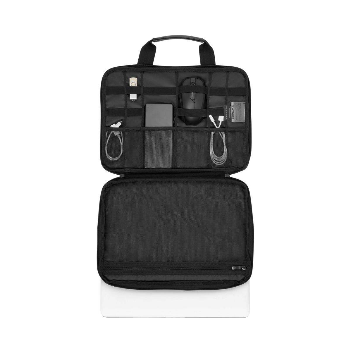 Borsa per laptop nera aperta, che mostra laptop, mouse, cavi e altri accessori.