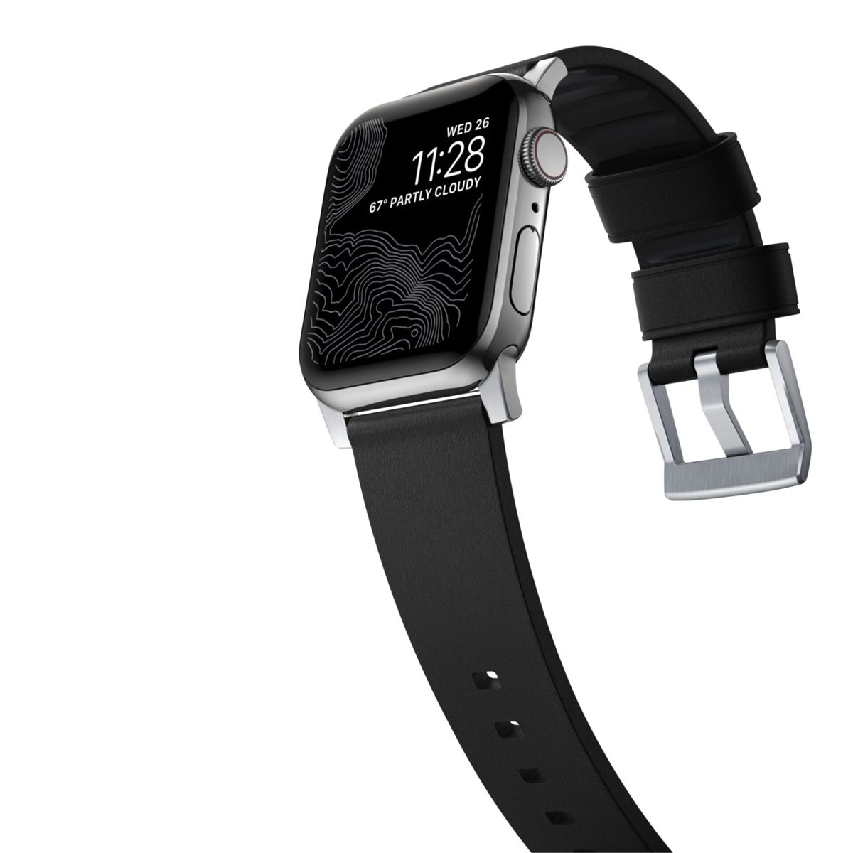Eine Apple Watch an einem schwarzen Lederarmband. Die Uhr zeigt Zeit und Karte. Weißer Hintergrund.
