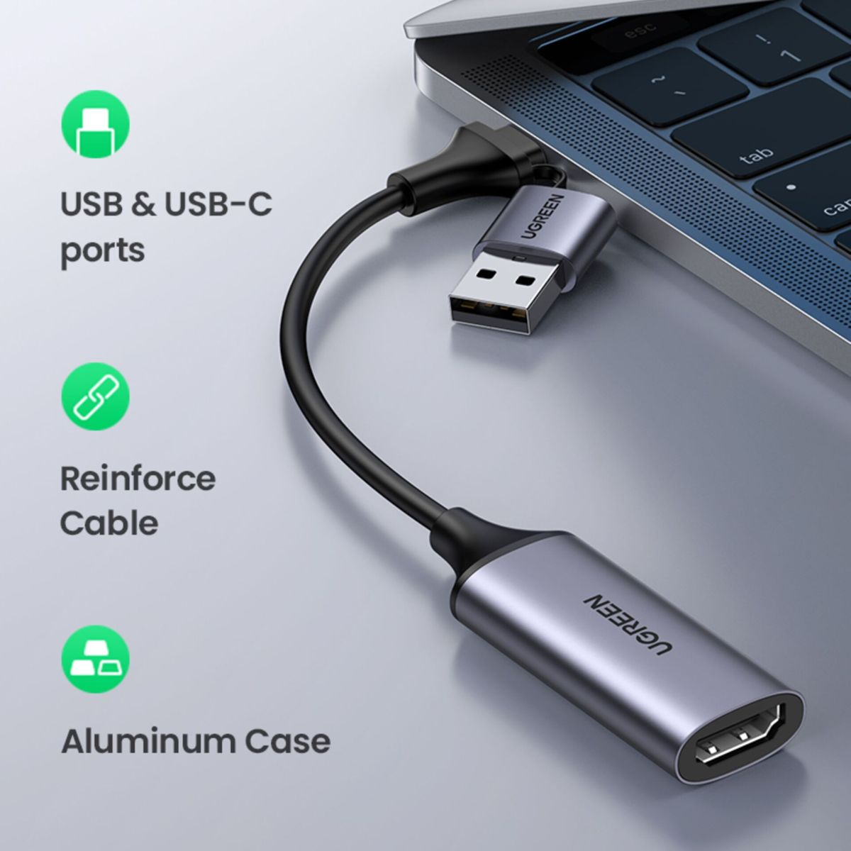 Ein USB-C-Adapter, der mit einem Laptop verbunden ist, zeigt USB- und USB-C-Anschlüsse an.