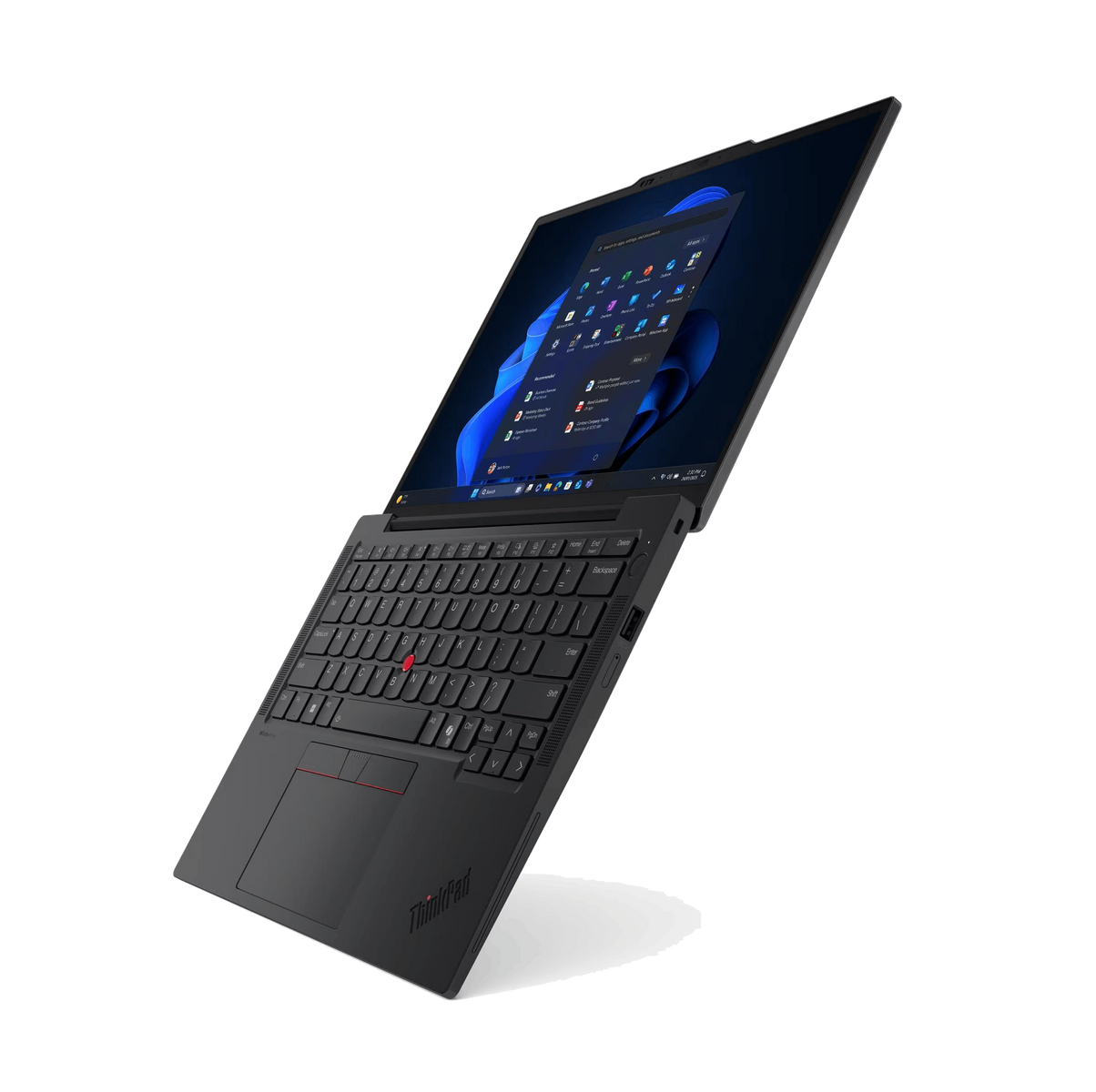 Czarny laptop ThinkPad pod kątem. Ekran pokazuje interfejs Windows. Czarne tło.