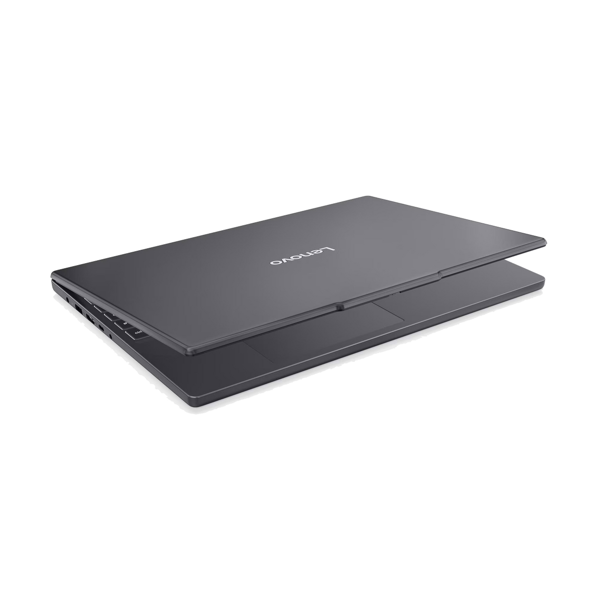 Laptop gris, cerrado. El logo Lenovo es visible en la tapa.