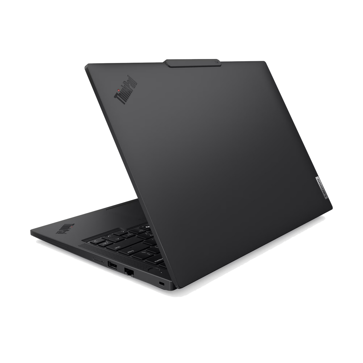 Czarny laptop ThinkPad jest częściowo otwarty, pod kątem. Widoczne pokrywa i klawiatura.